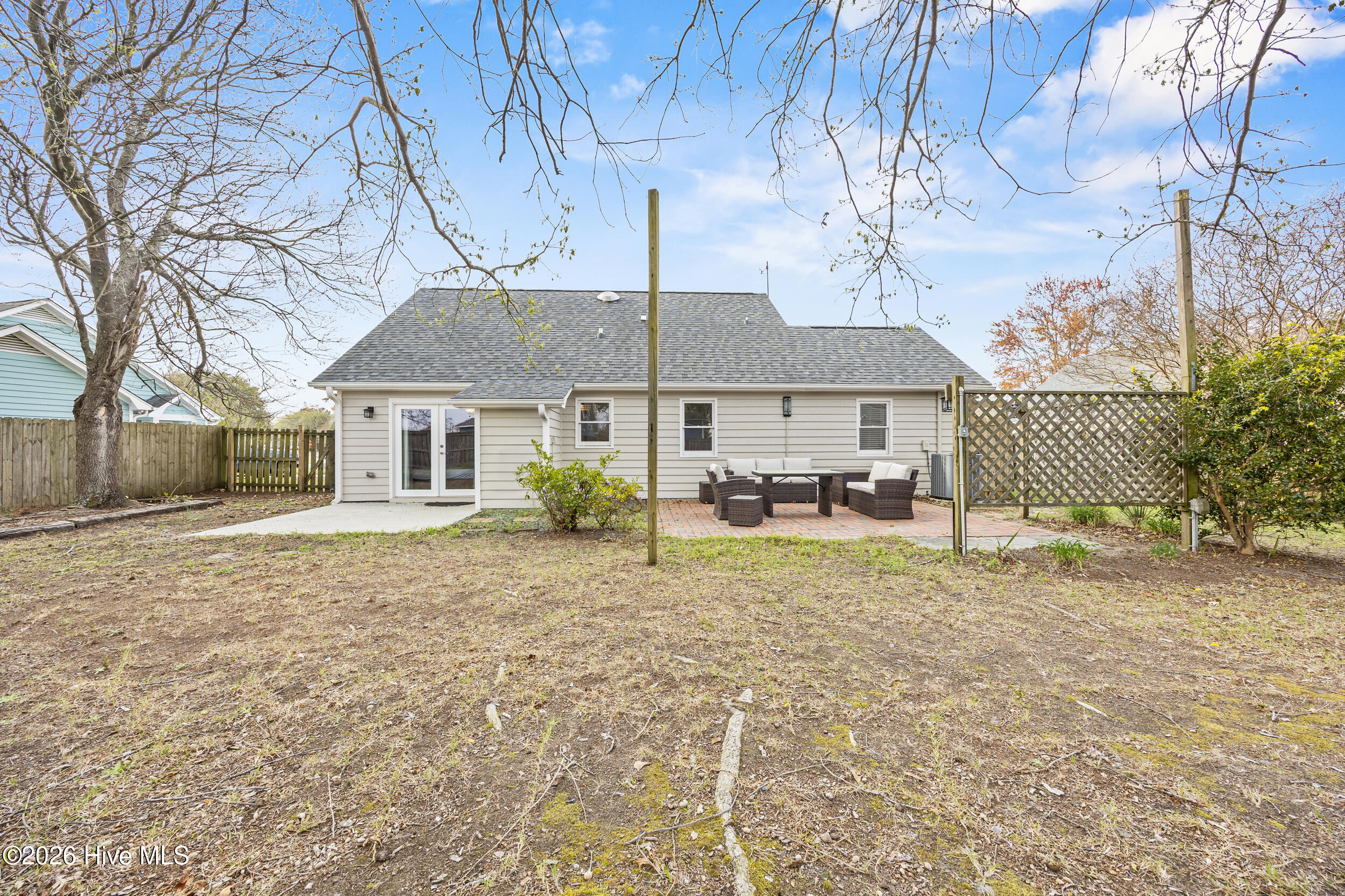 100560305 | Photo 36