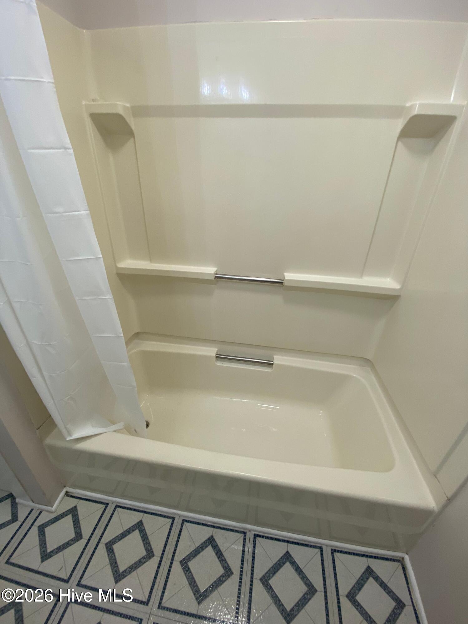 100565723 | Photo 24