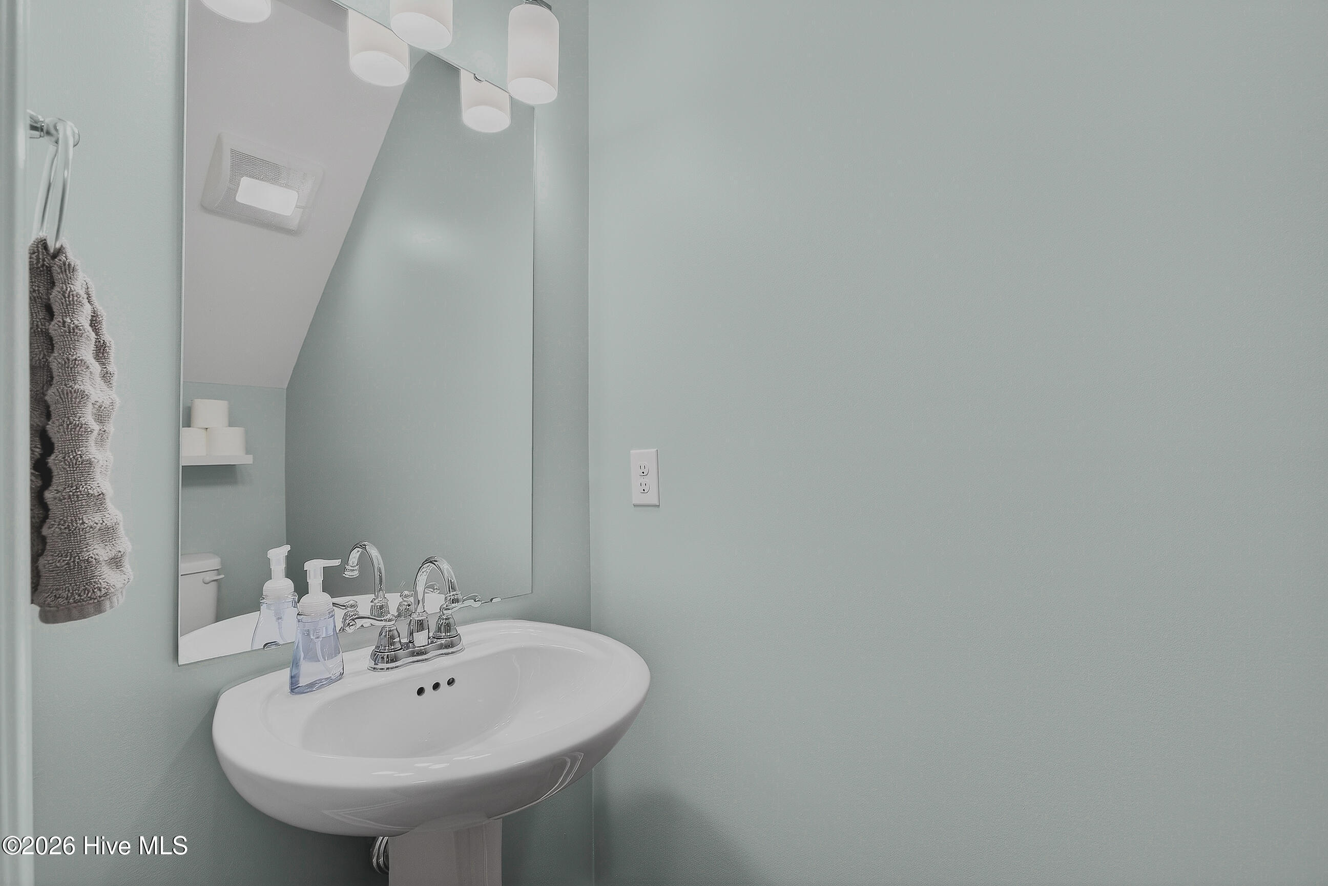 100563505 | Photo 16