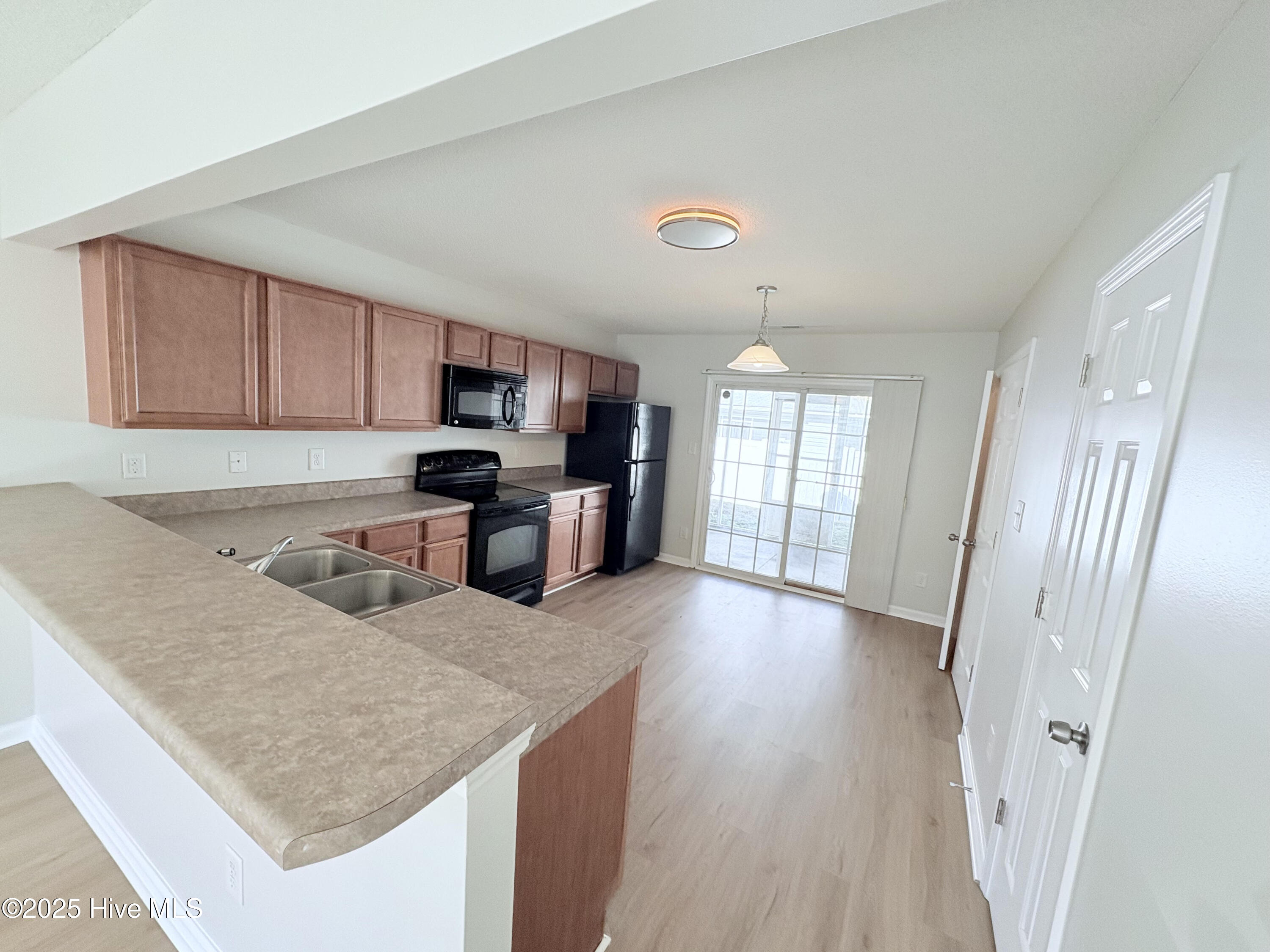 100542768 | Photo 14