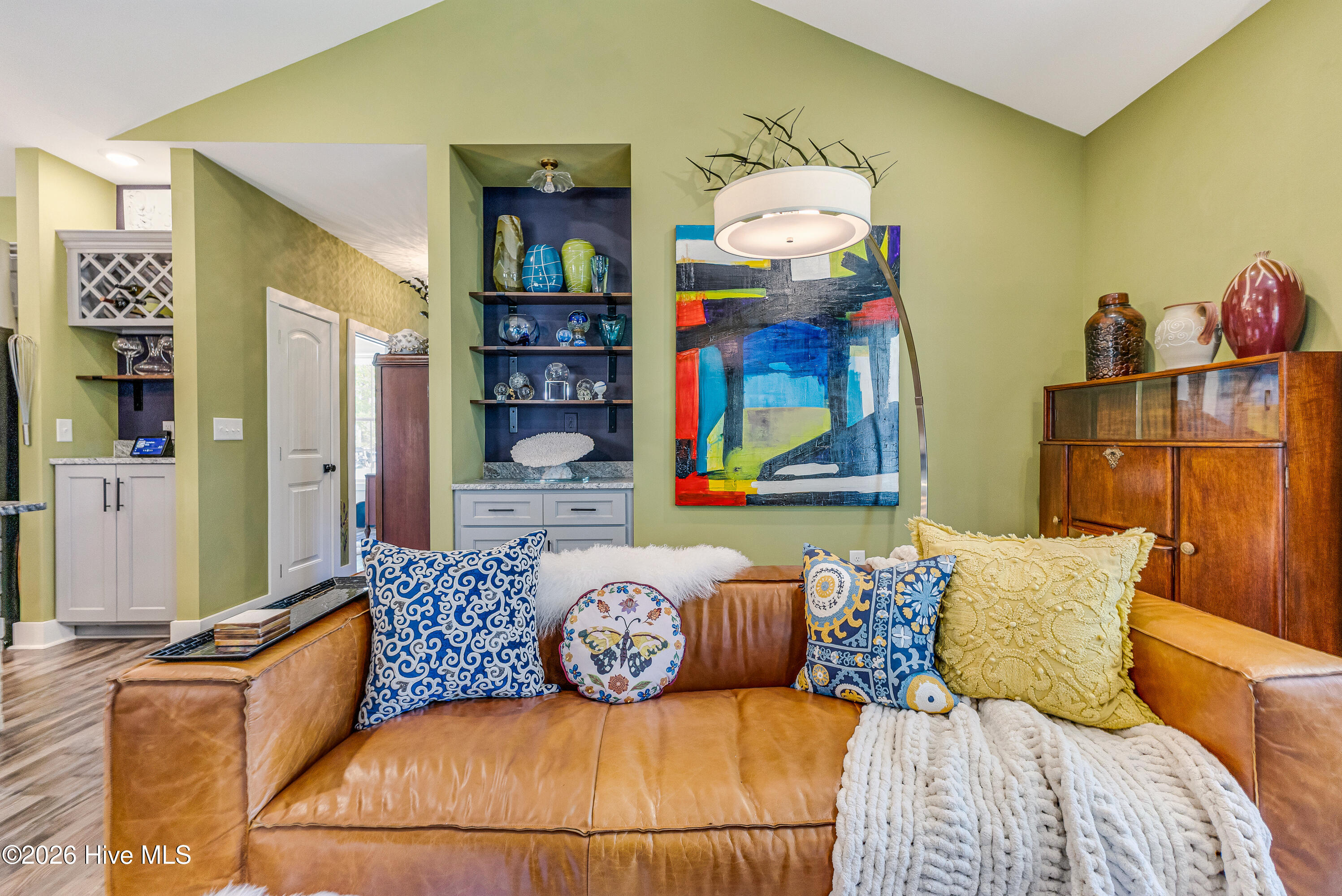 100563377 | Photo 10