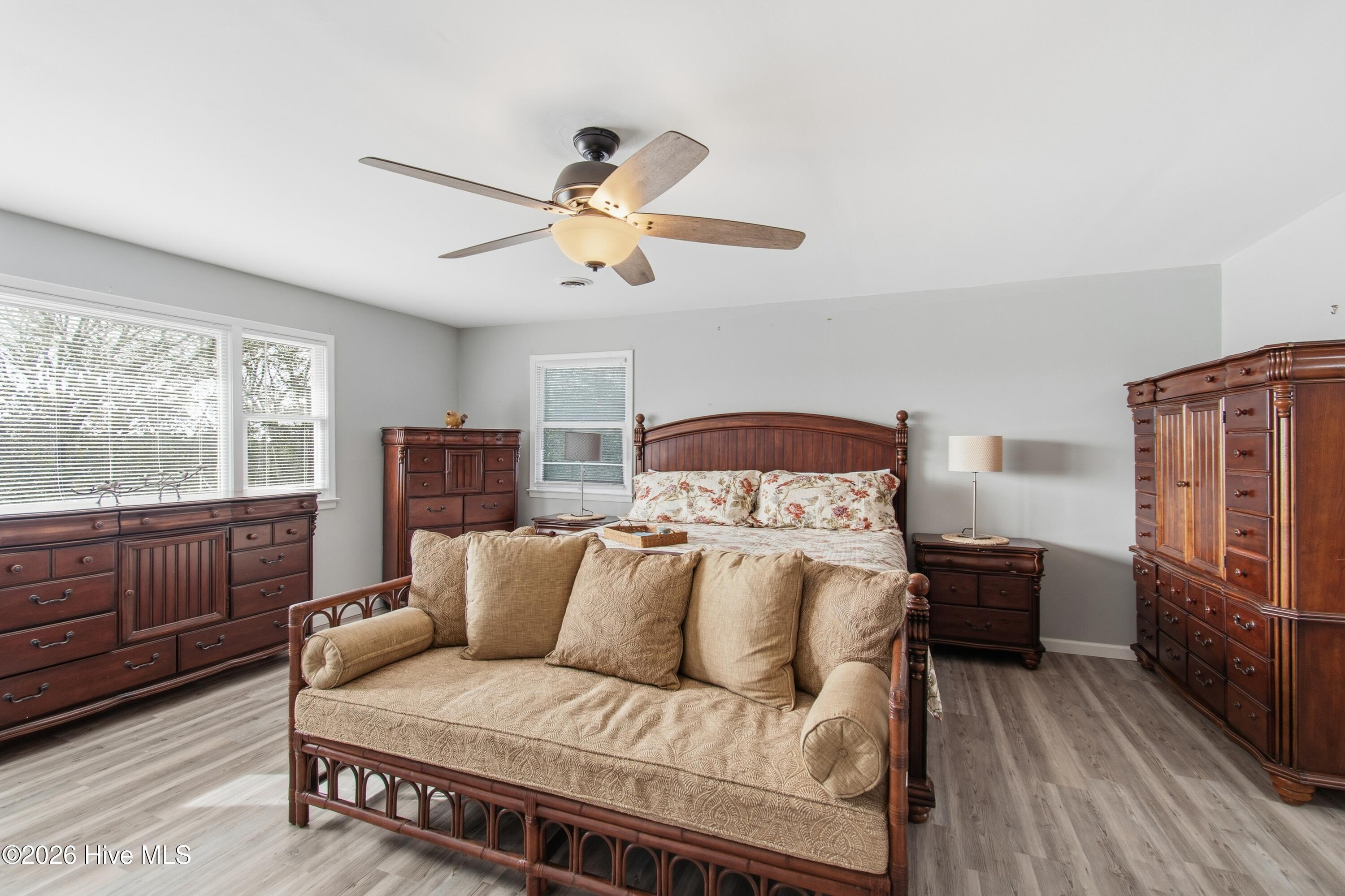 100549205 | Photo 36