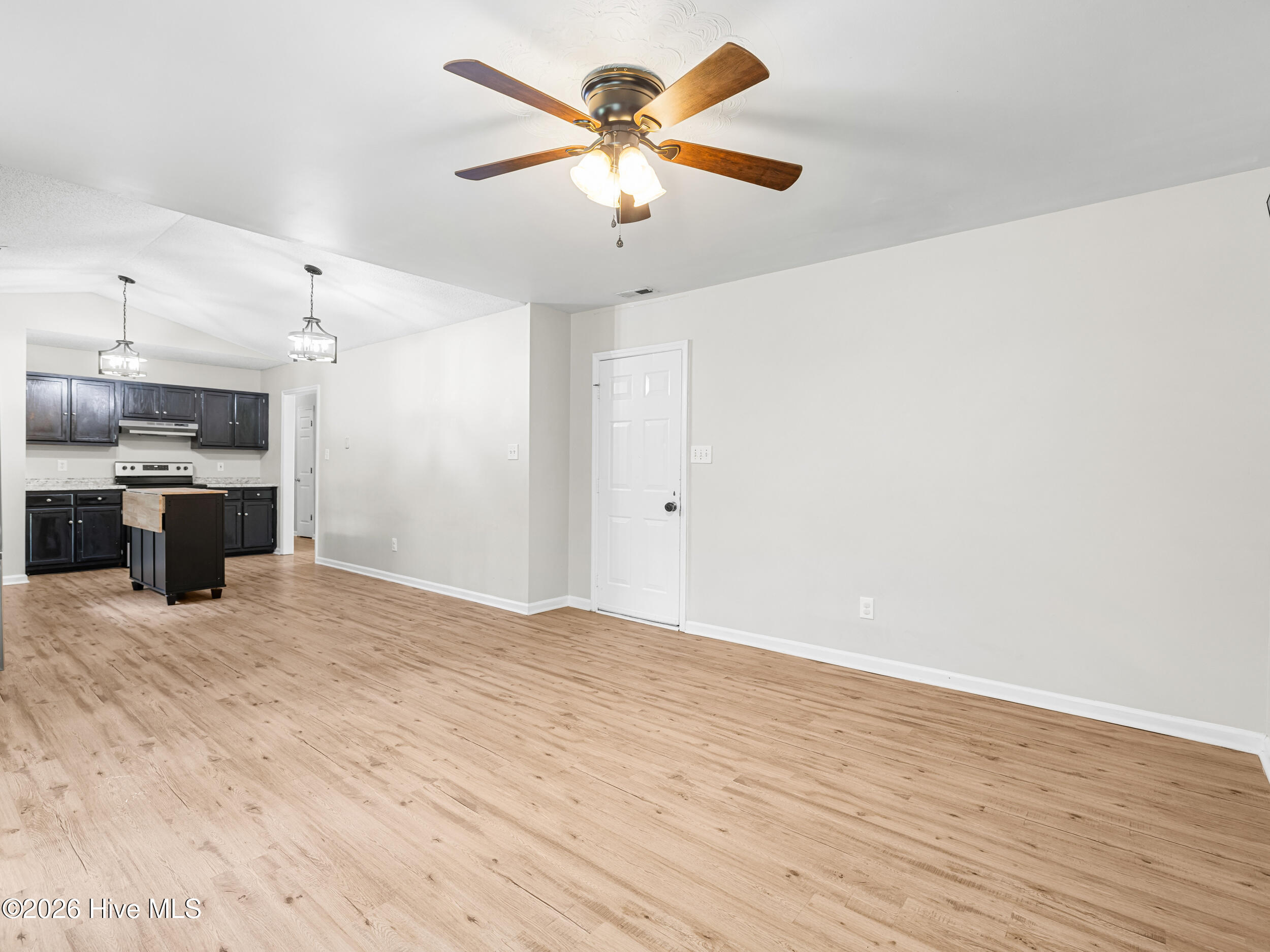 100574401 | Photo 21