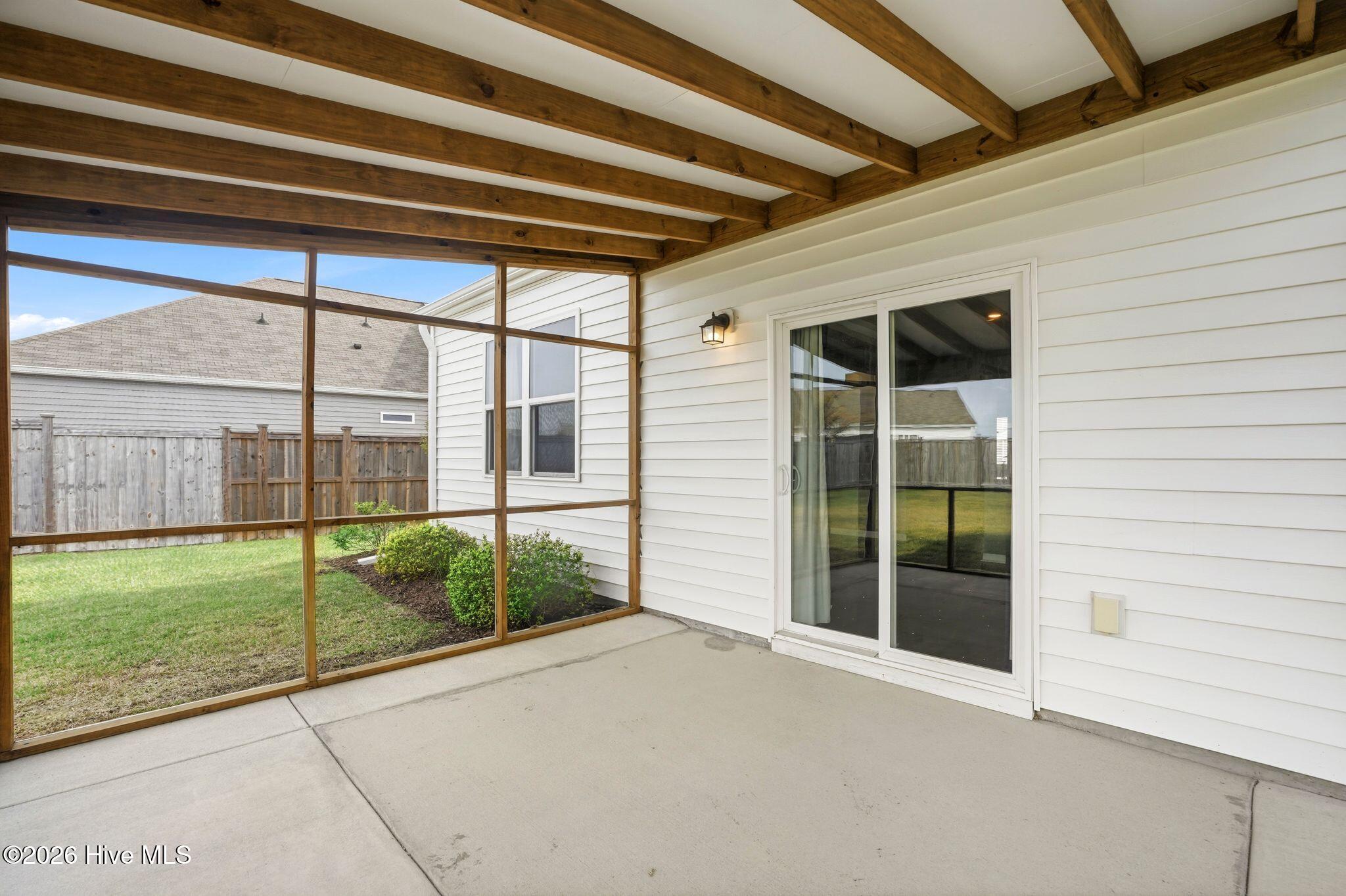 100562900 | Photo 35