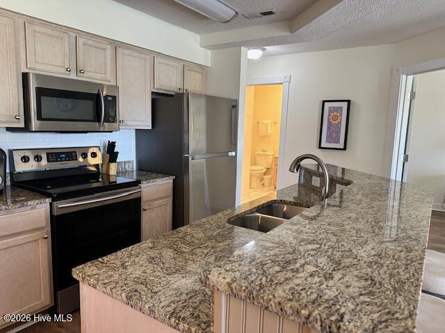 100560957 | Photo 11