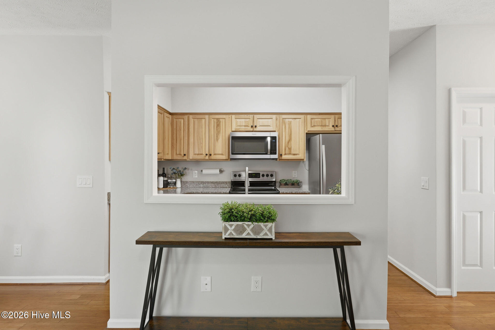 100569569 | Photo 24