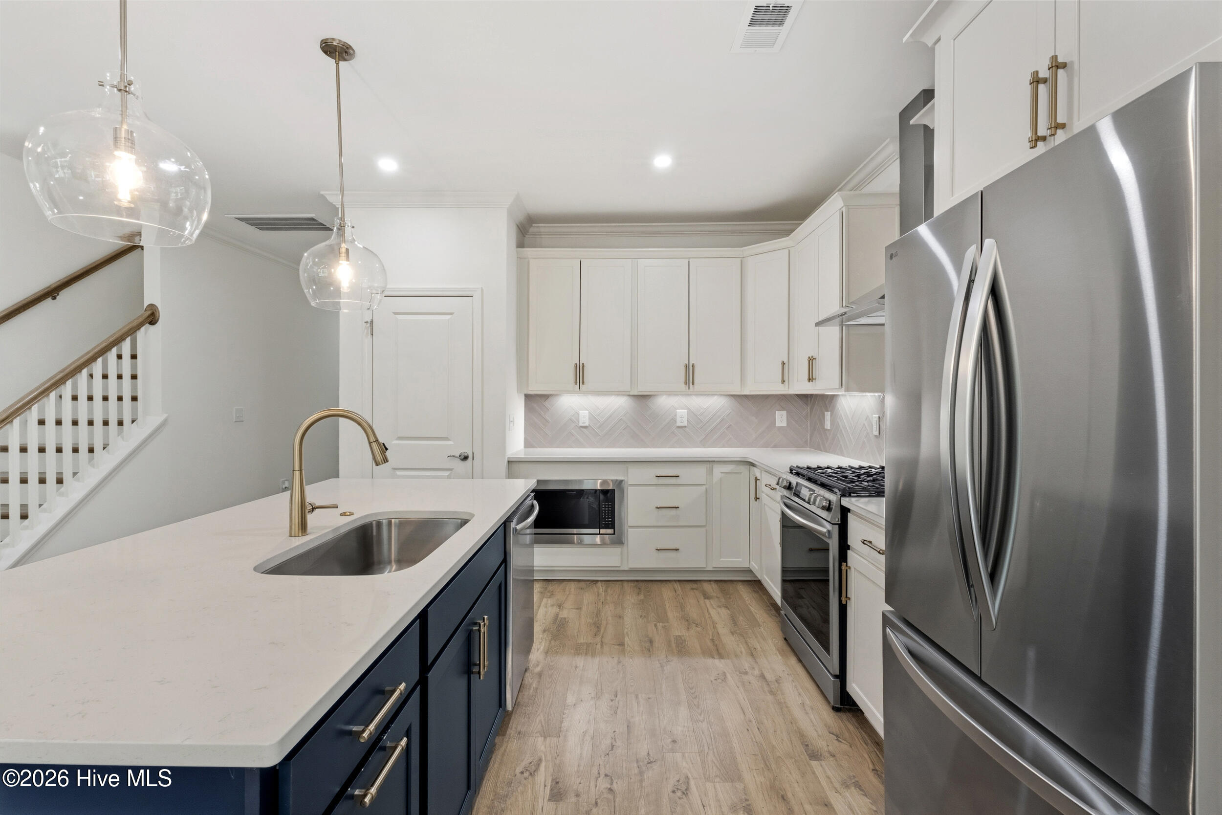 100567721 | Photo 17