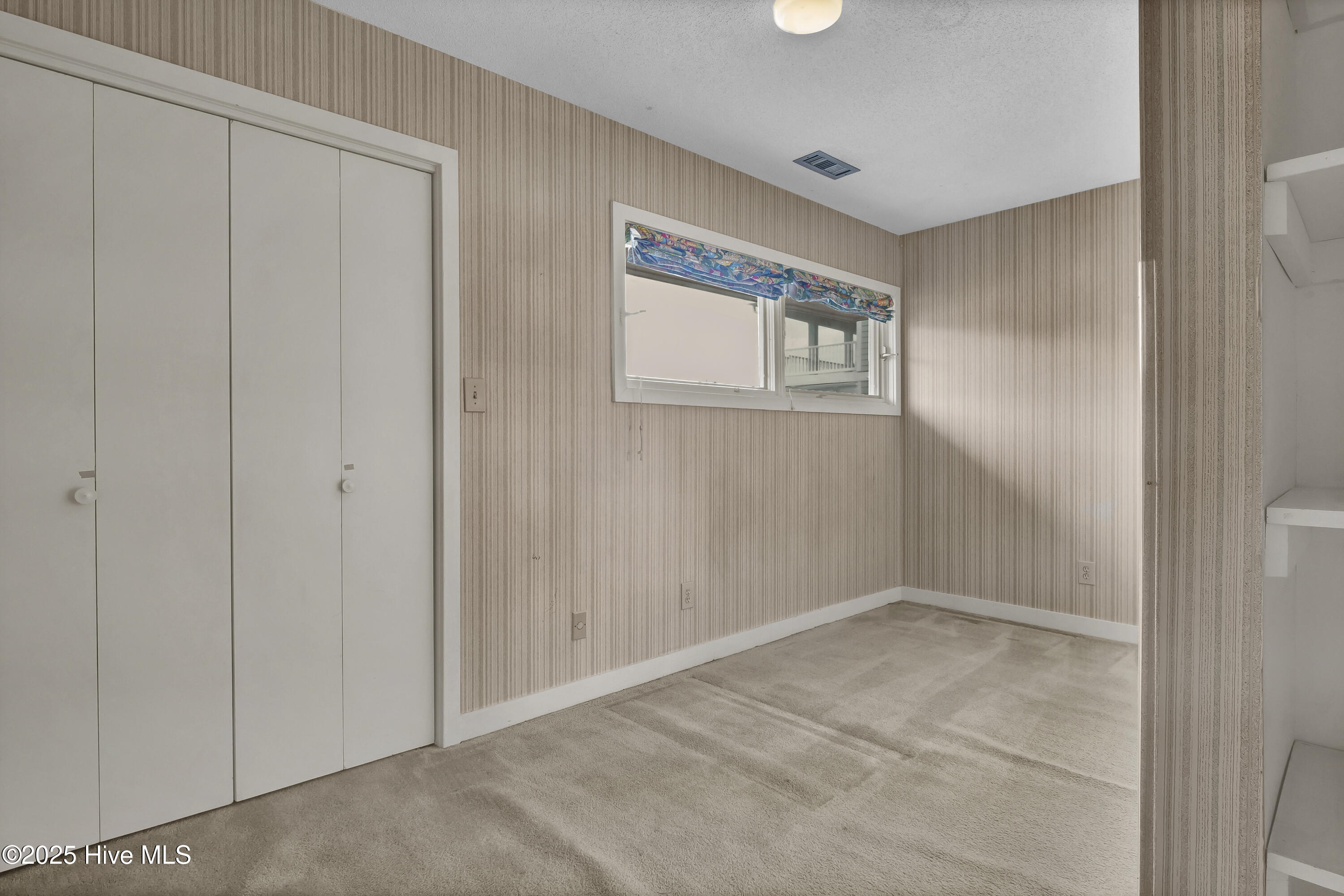 100527389 | Photo 43