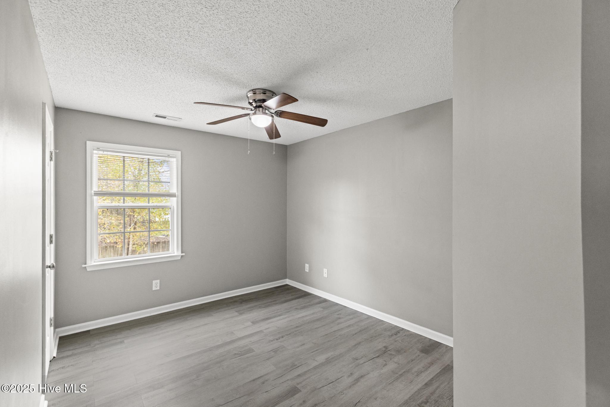 100545087 | Photo 25