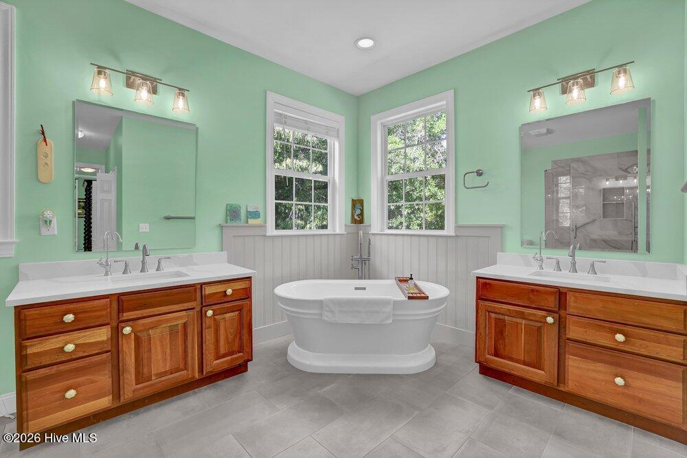 100568961 | Photo 29