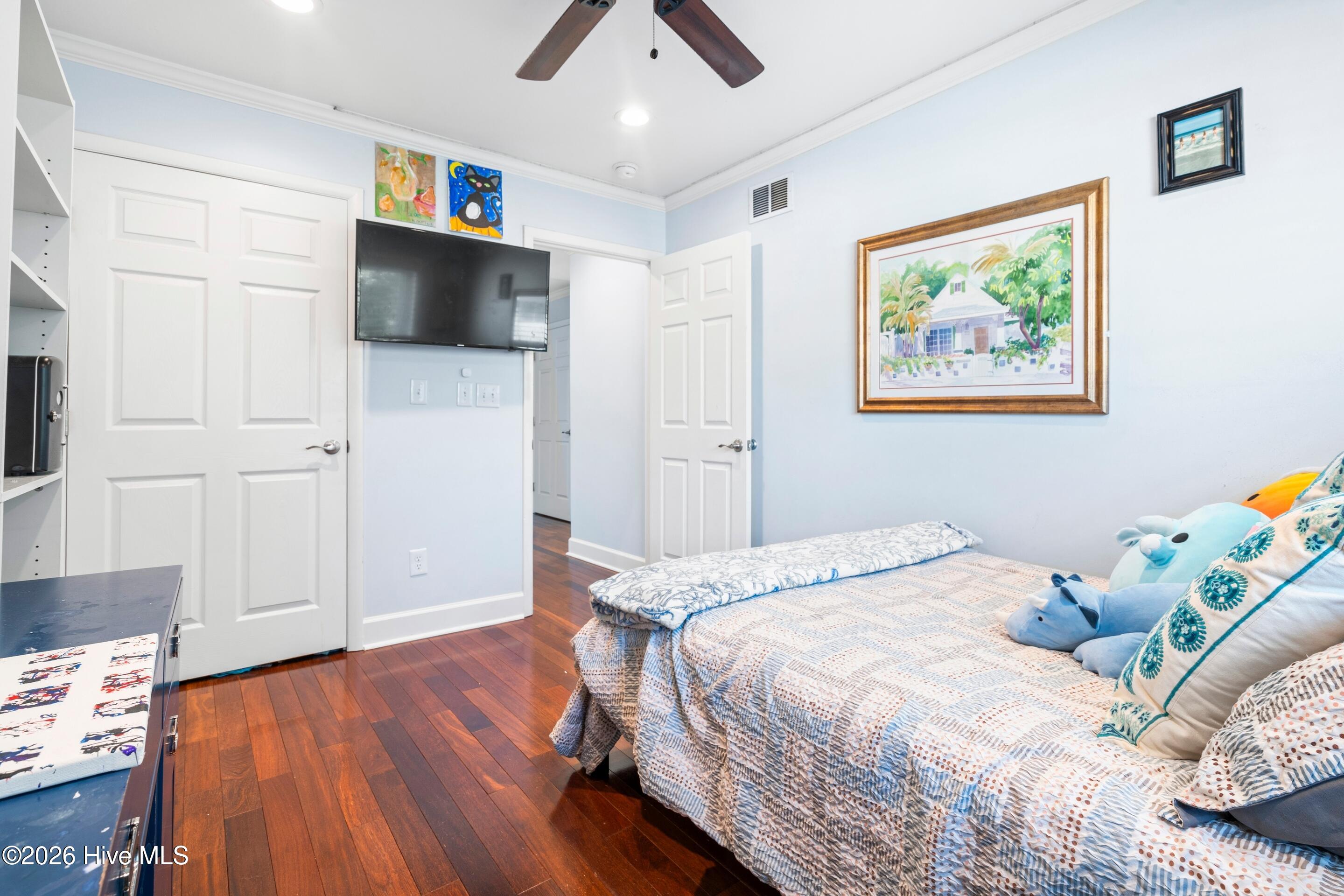 100548419 | Photo 36