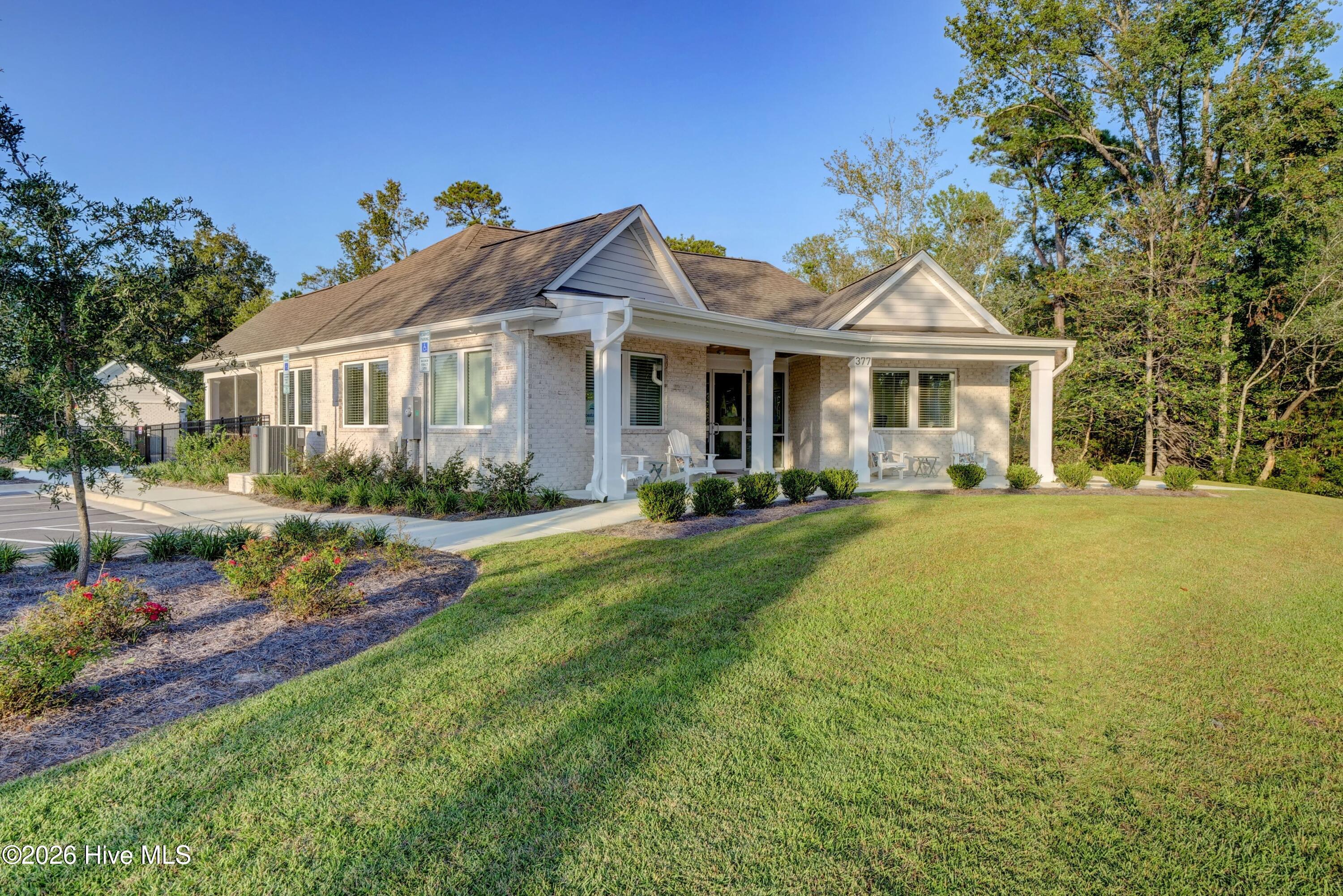 100551987 | Photo 61