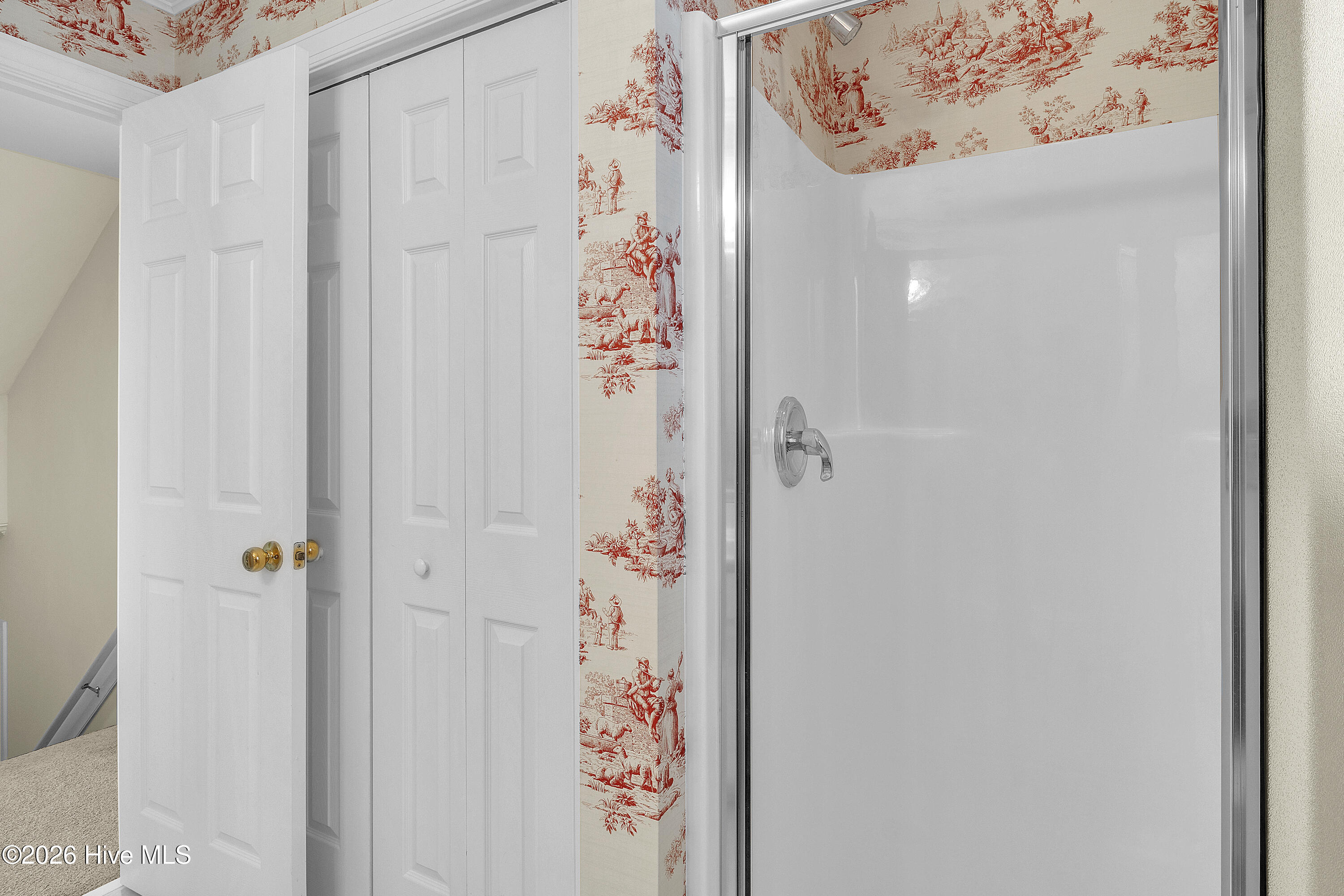 100549882 | Photo 35