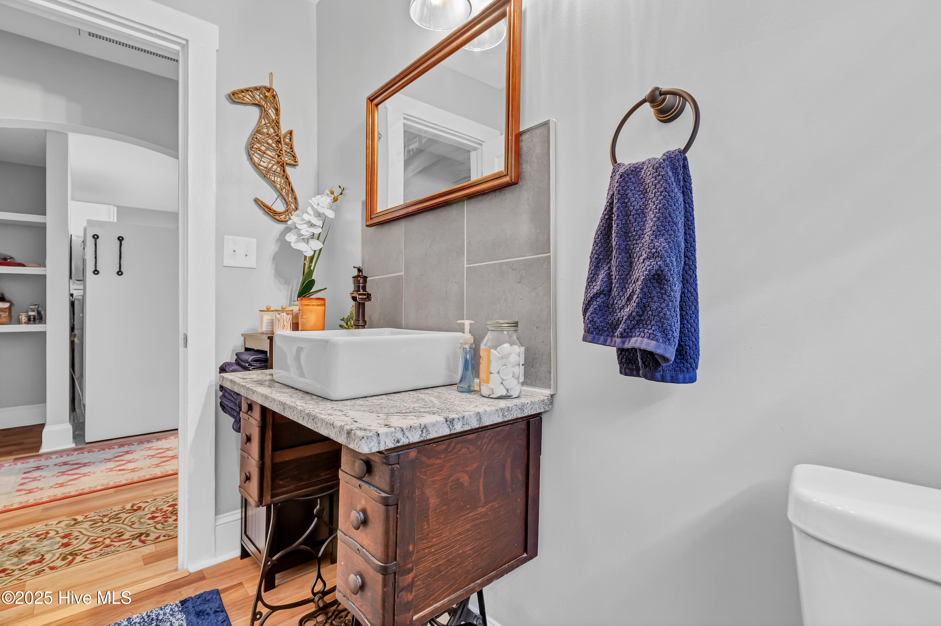 100541610 | Photo 19