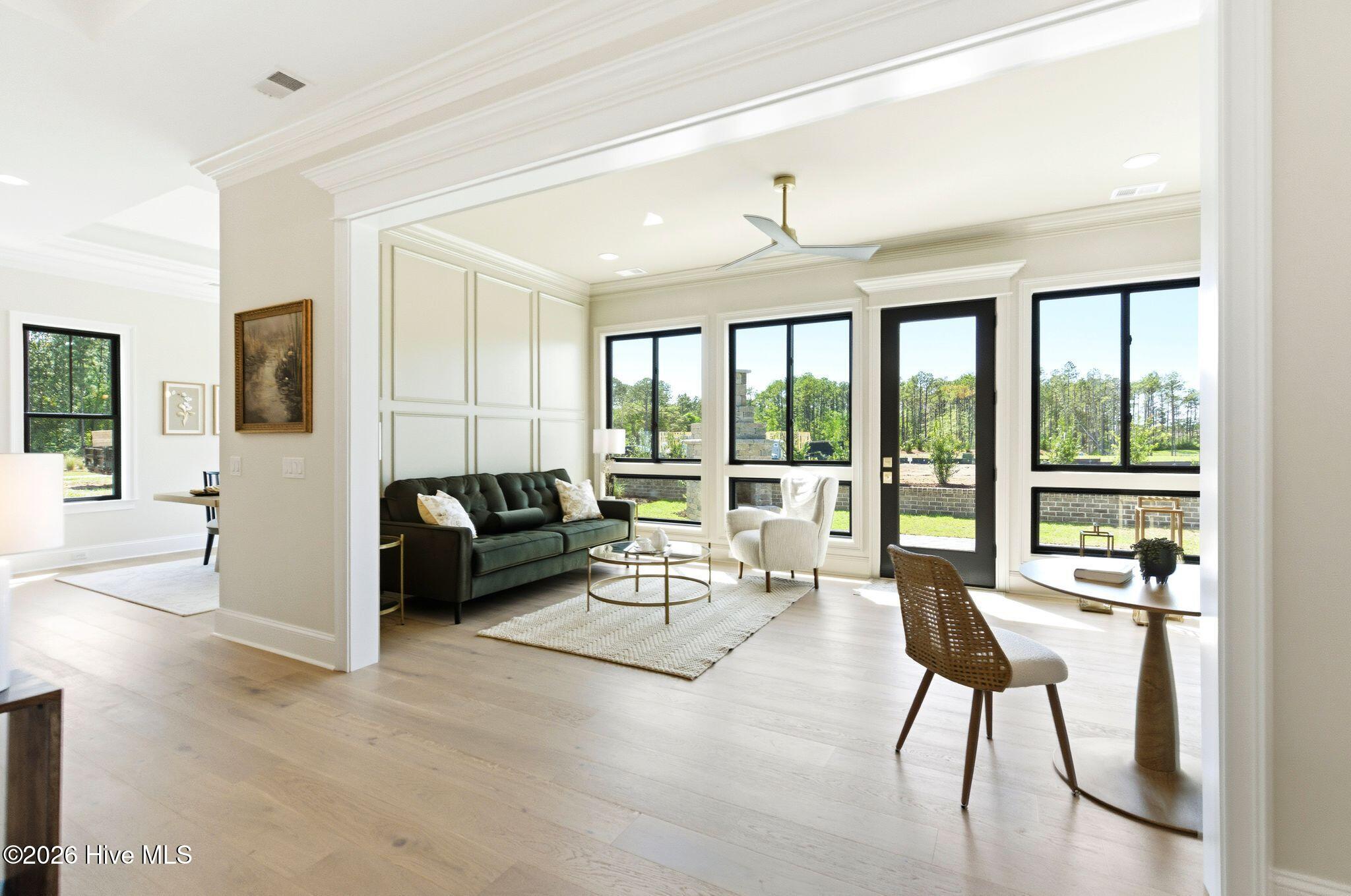 100570119 | Photo 16