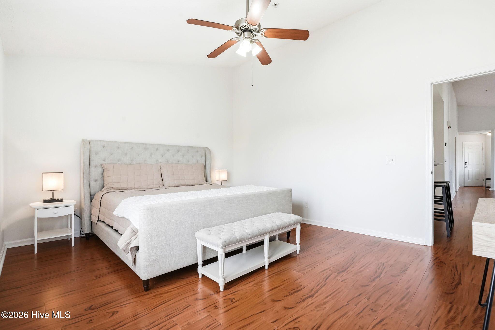 100565628 | Photo 19