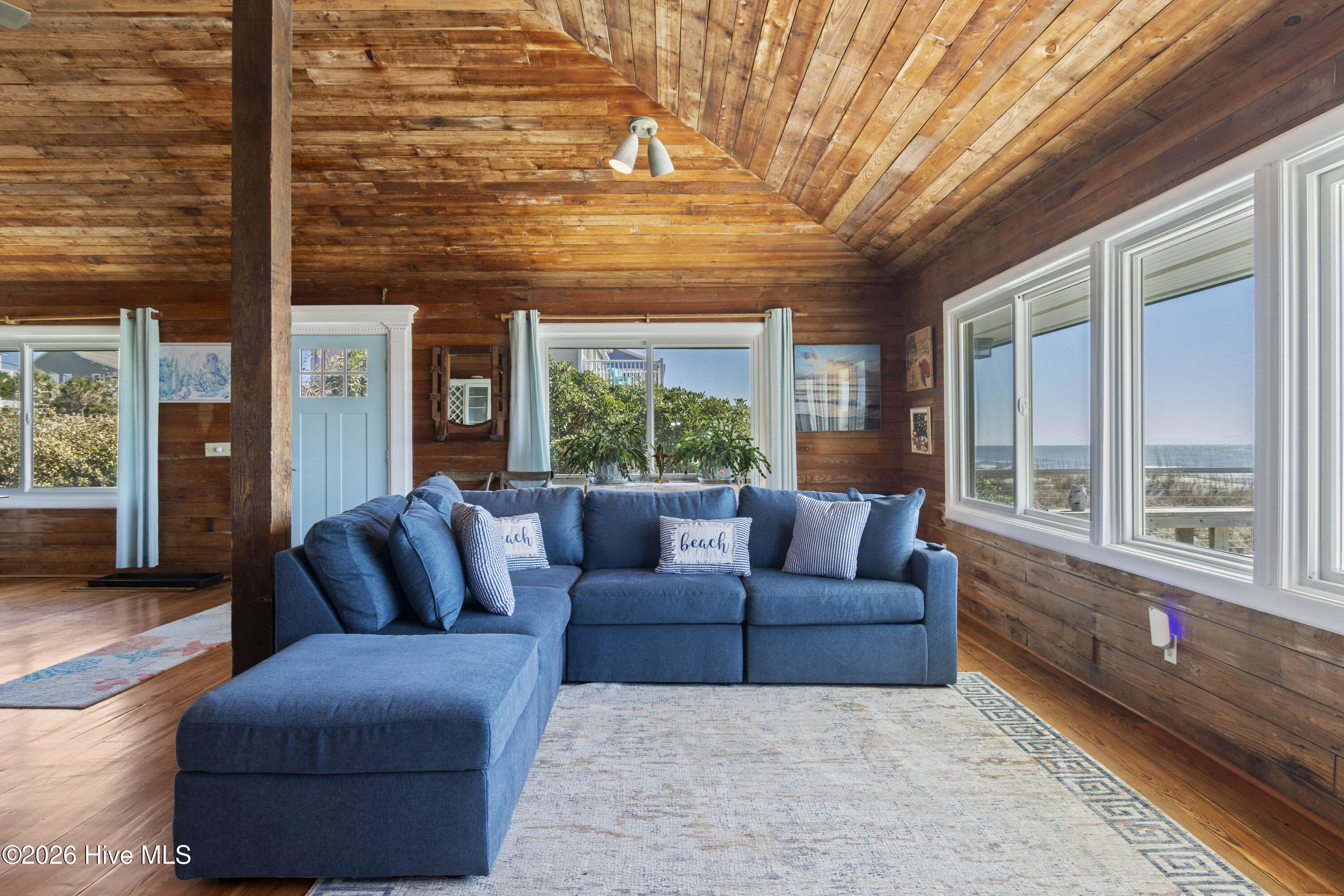 100553292 | Photo 17