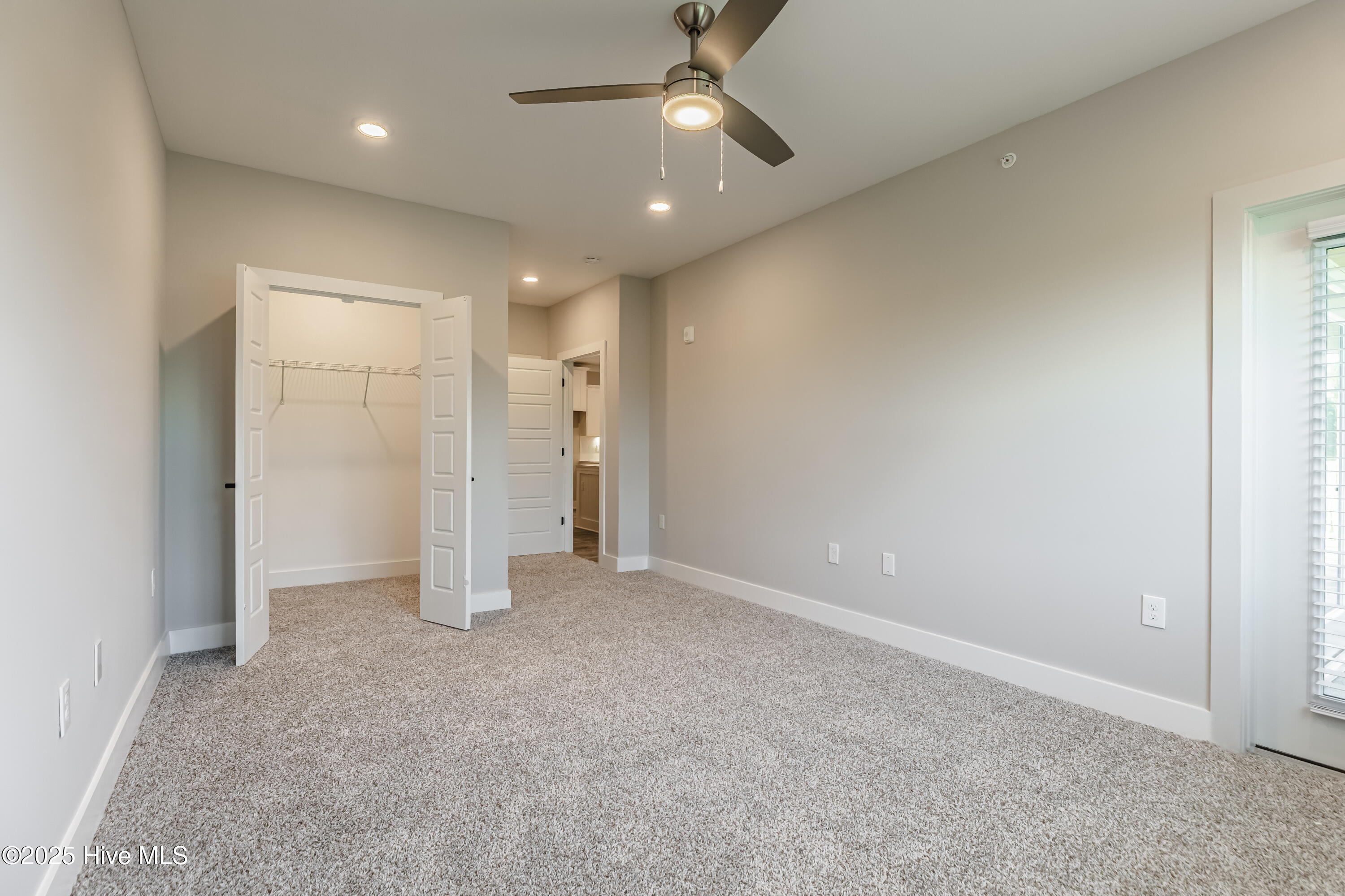 100529358 | Photo 19