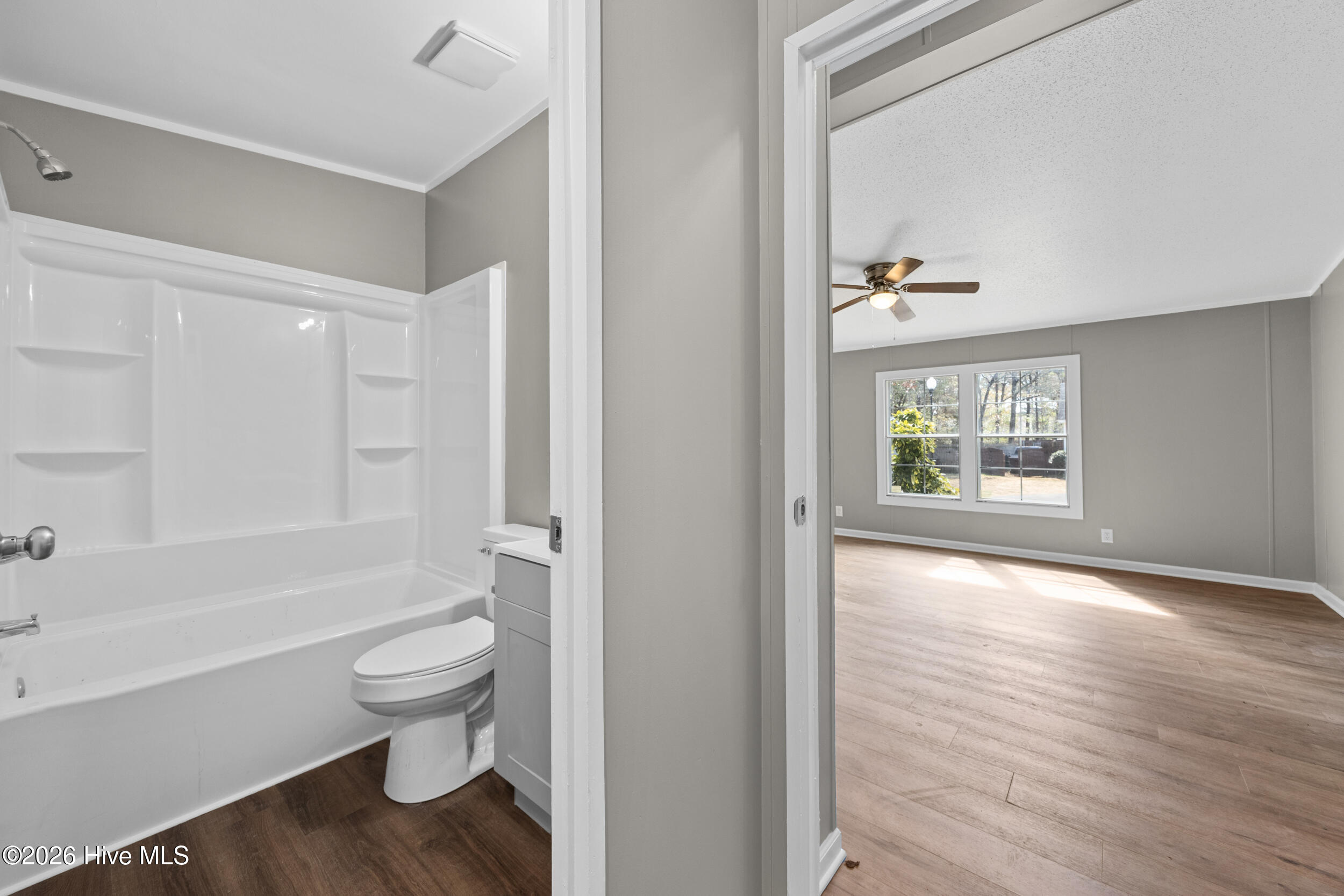 100560049 | Photo 19