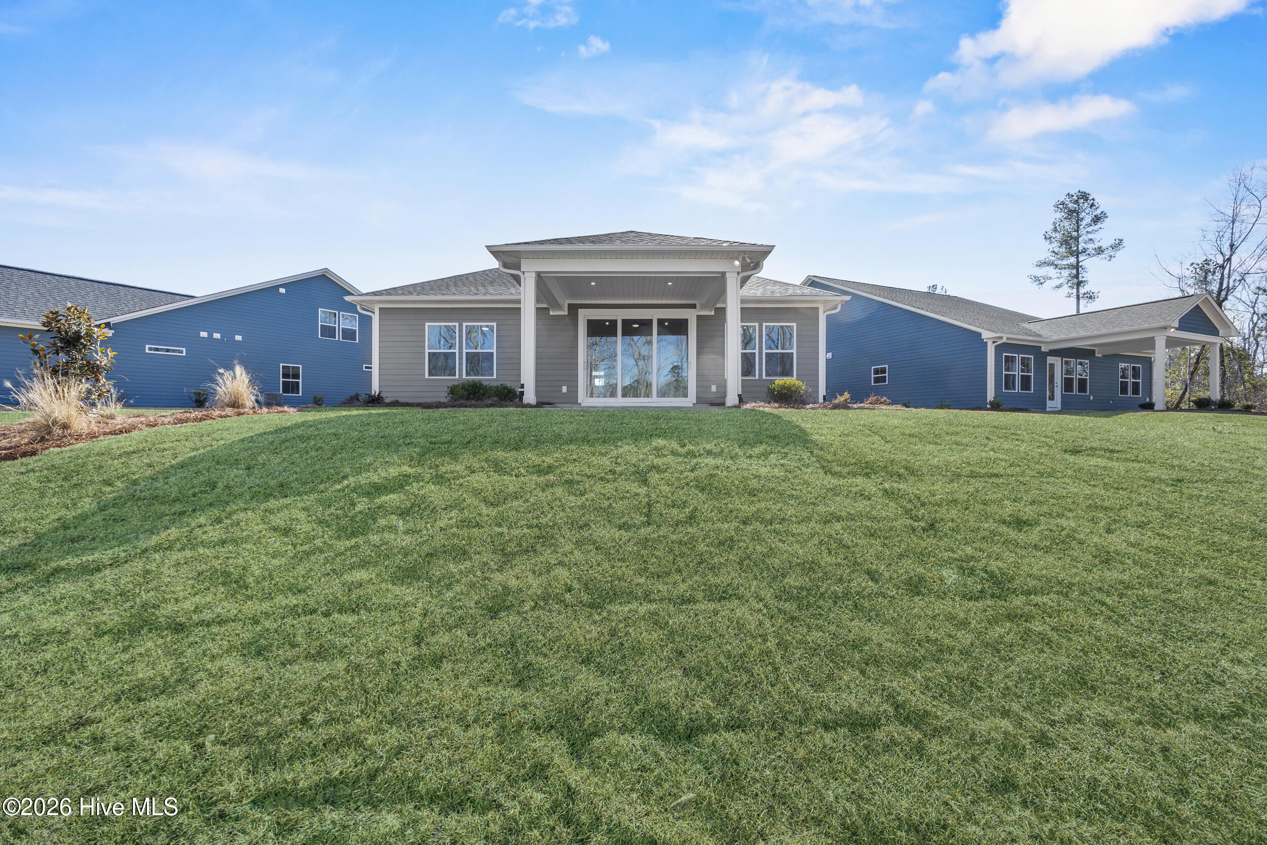 100527053 | Photo 44