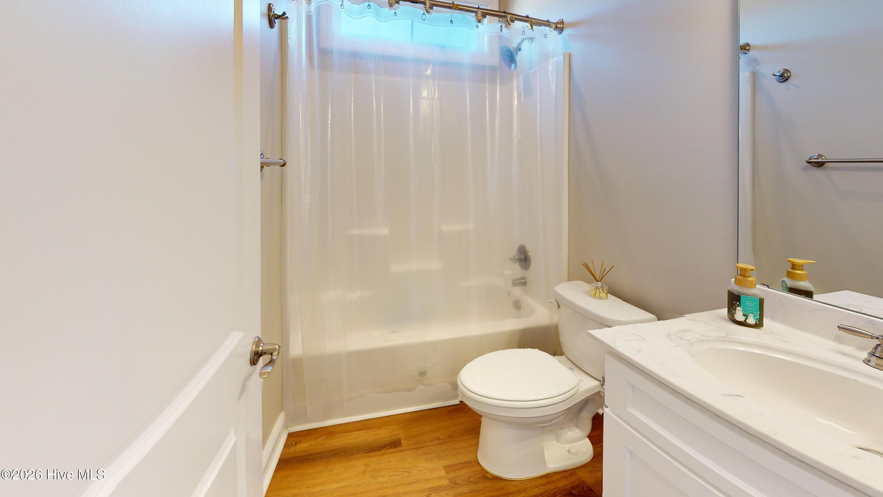 100547102 | Photo 37