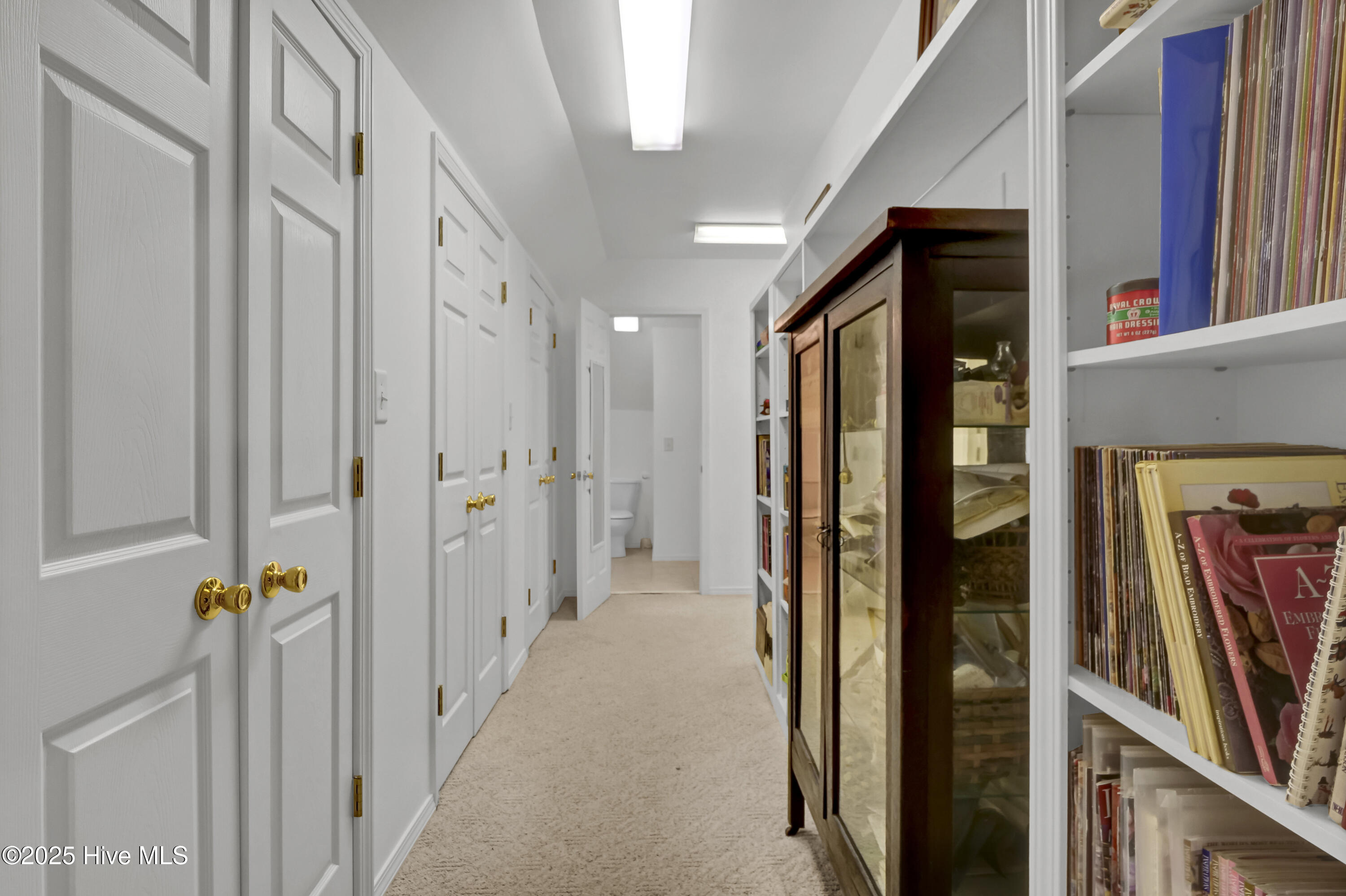 100499104 | Photo 24