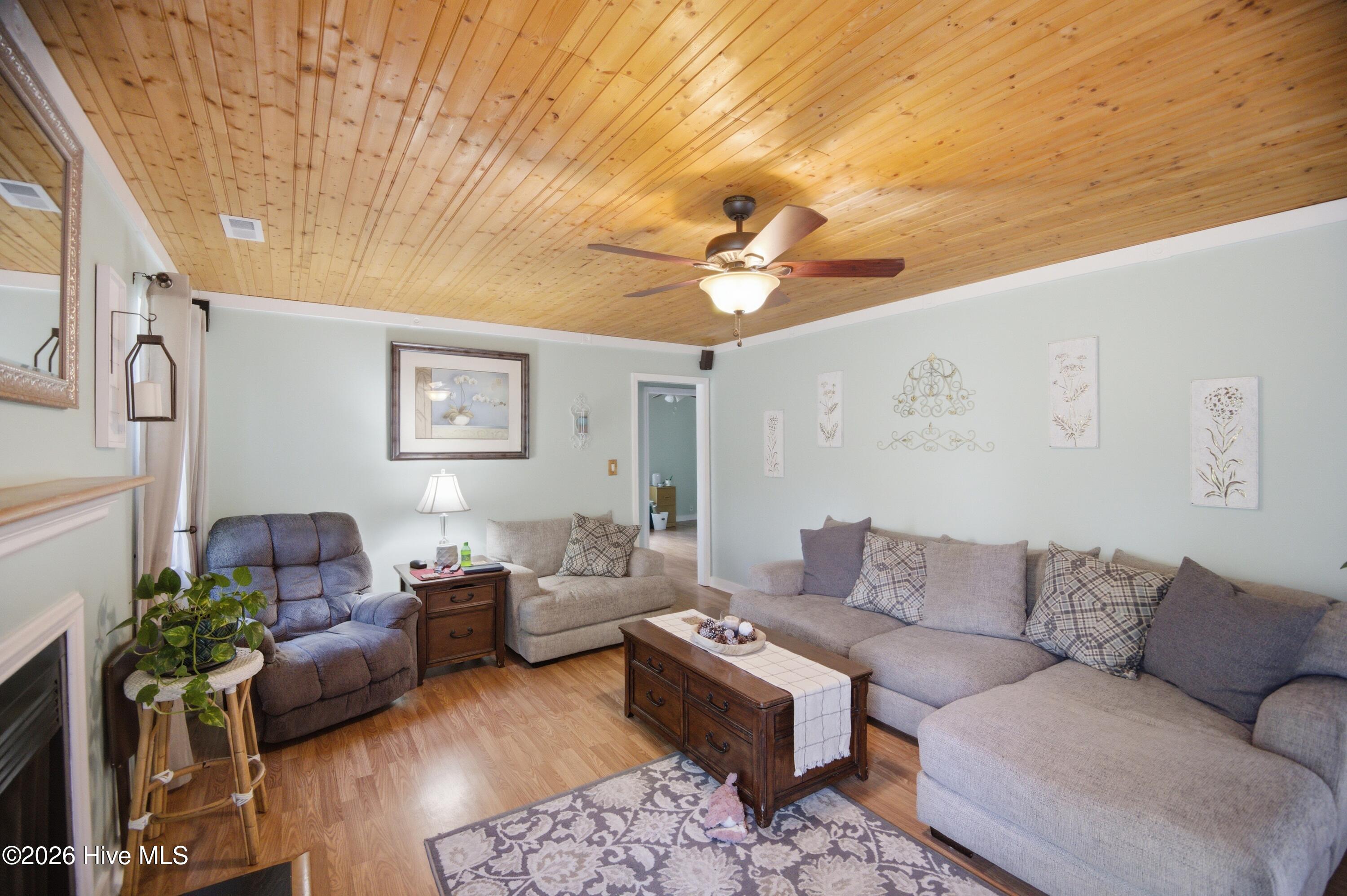 100565180 | Photo 11