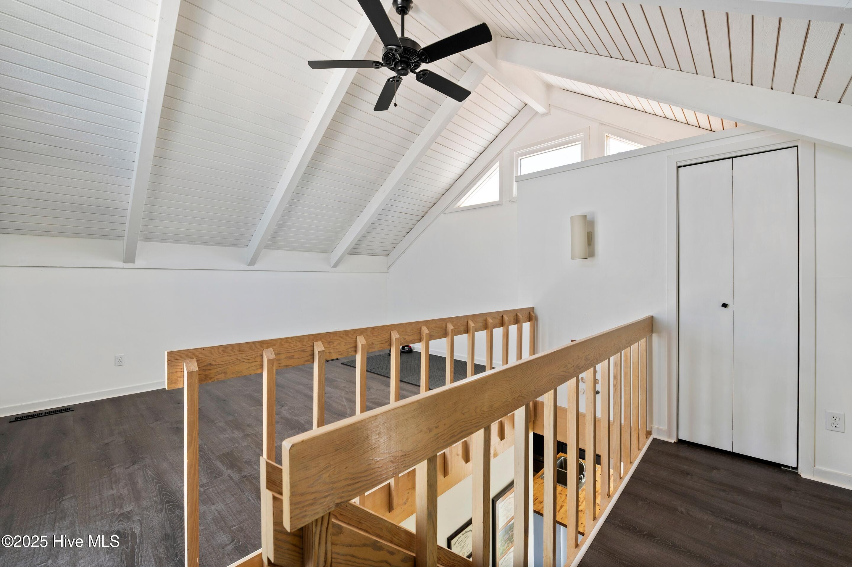 100530786 | Photo 23