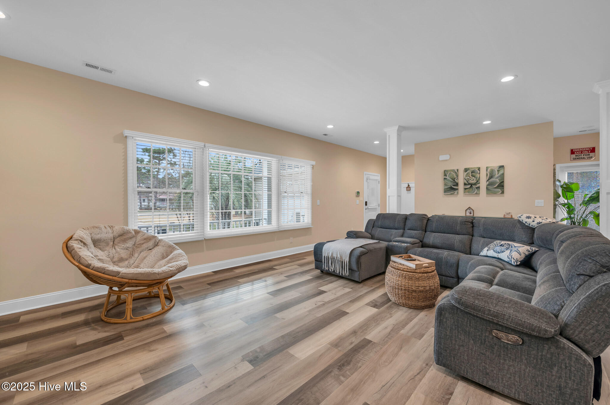 100494637 | Photo 45