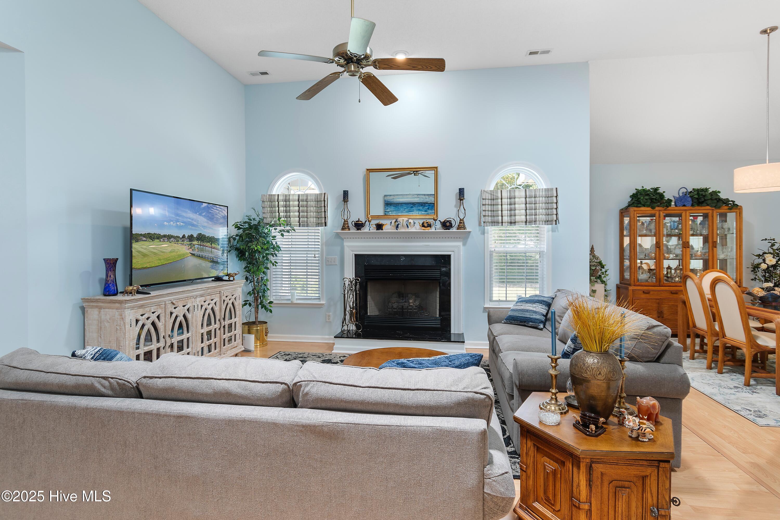 100545372 | Photo 24