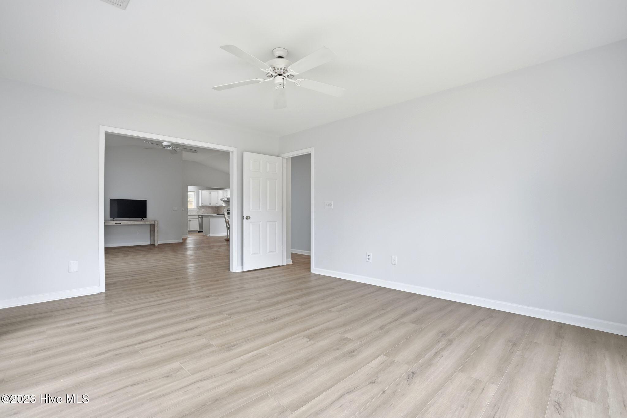 100555820 | Photo 11