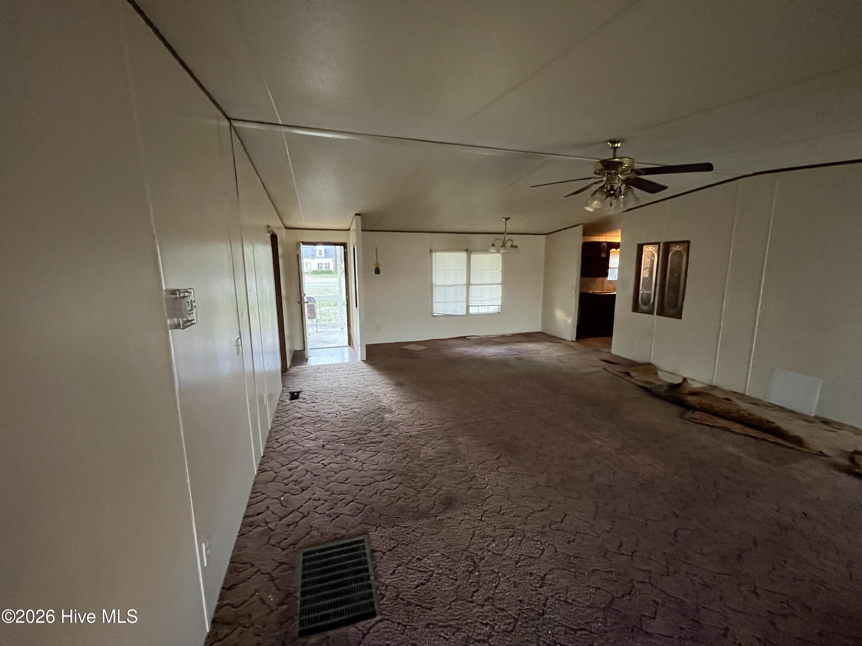 100568963 | Photo 33