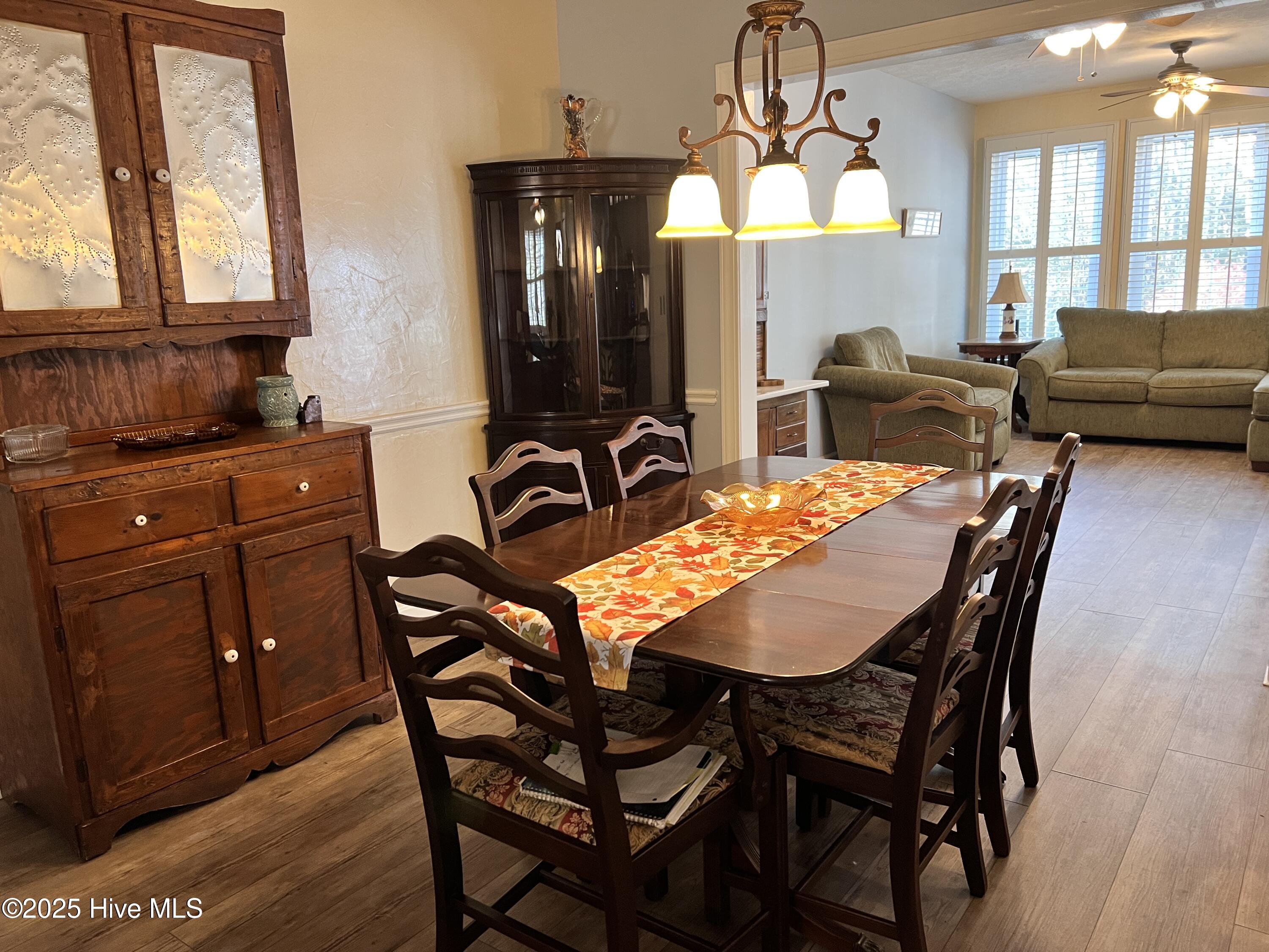 100542615 | Photo 12