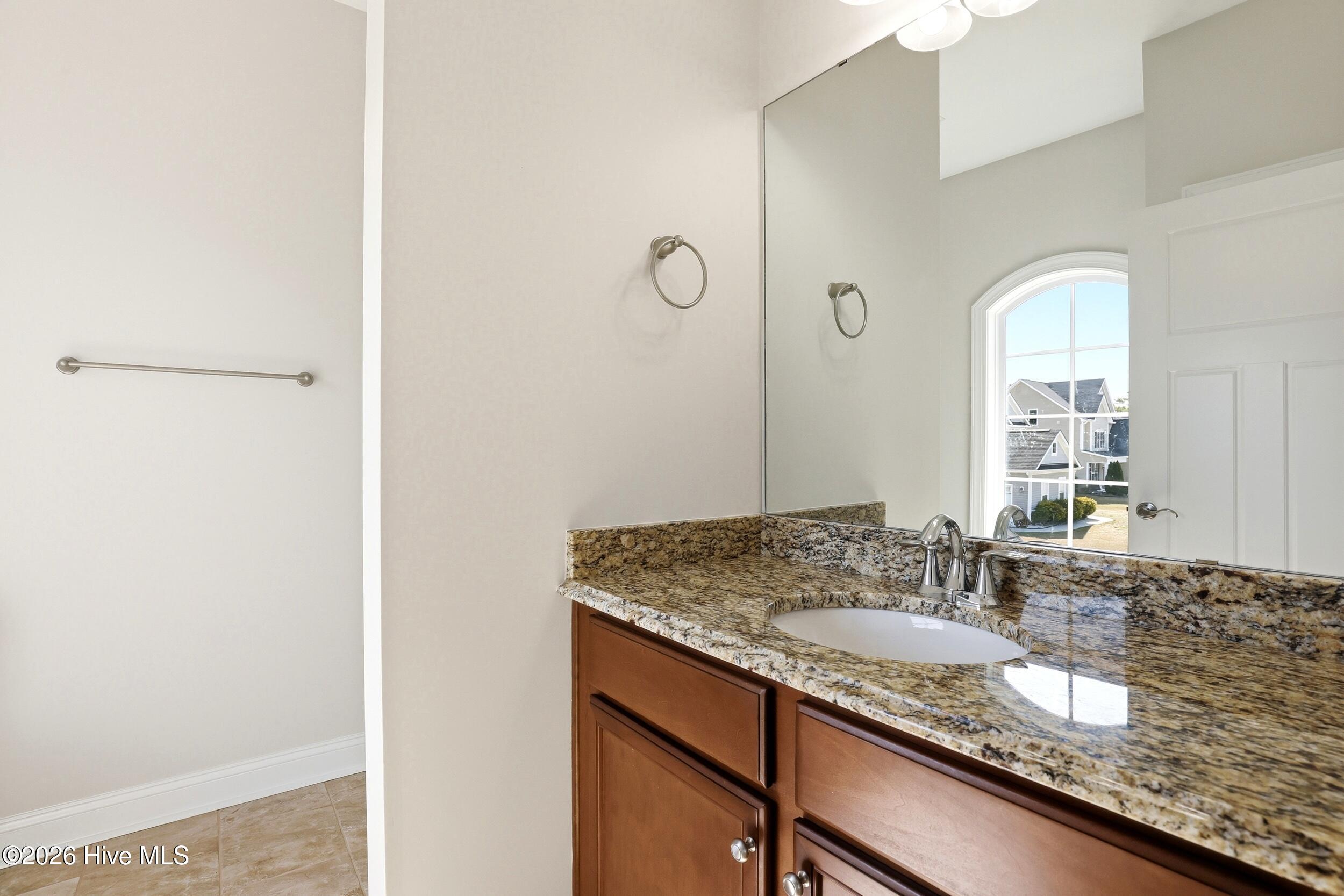 100569352 | Photo 35