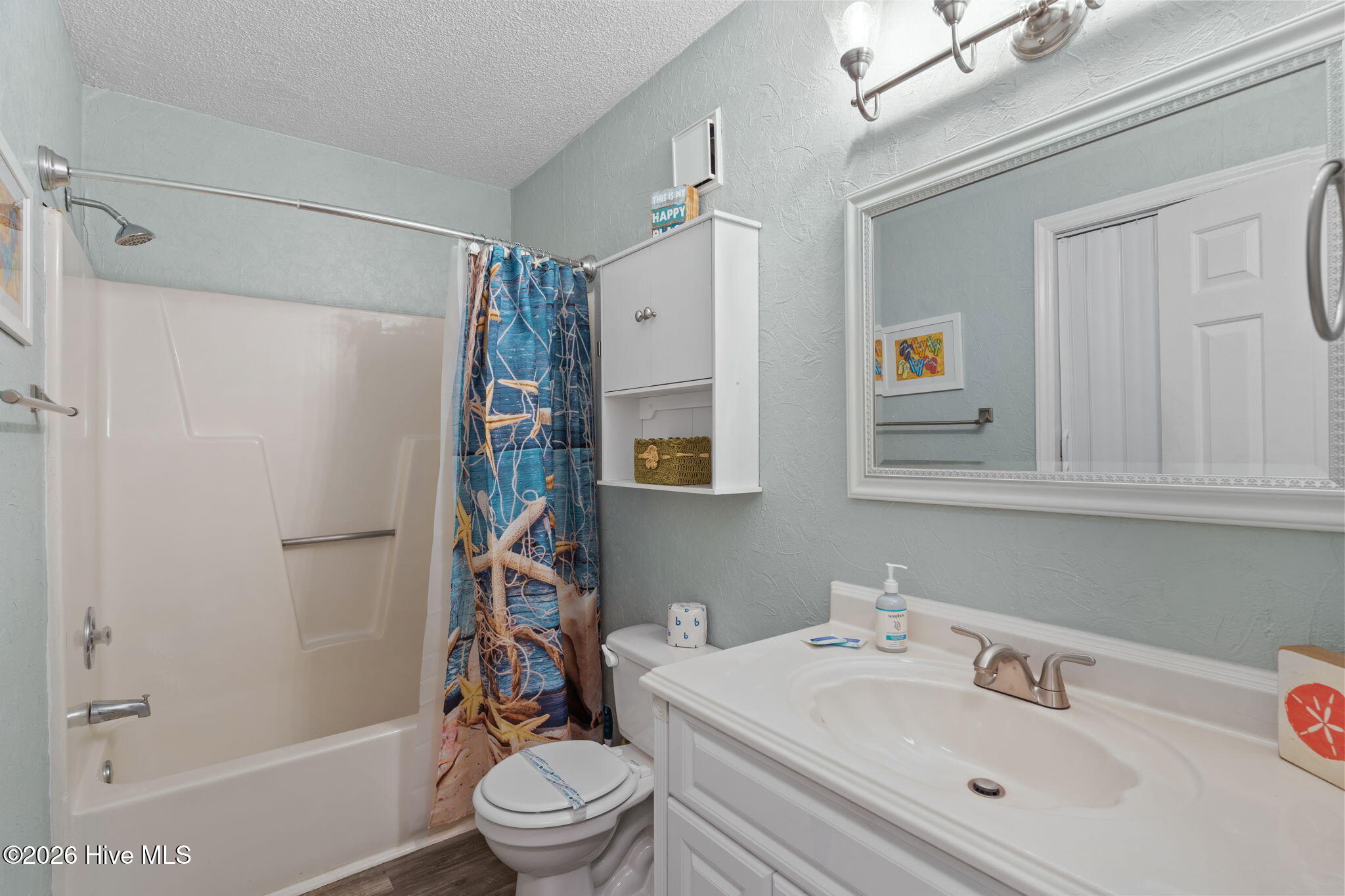 100560937 | Photo 23