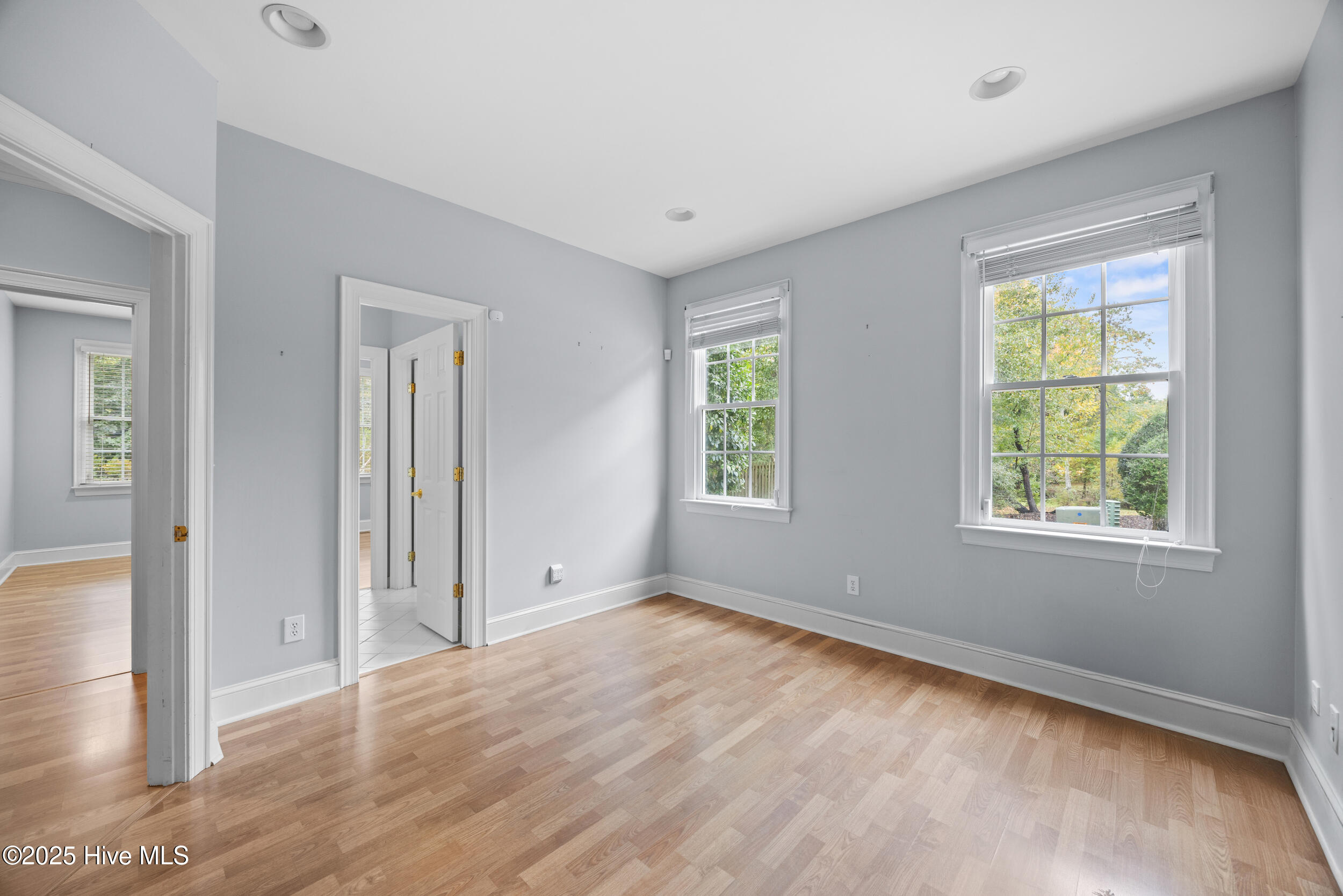 100538720 | Photo 36