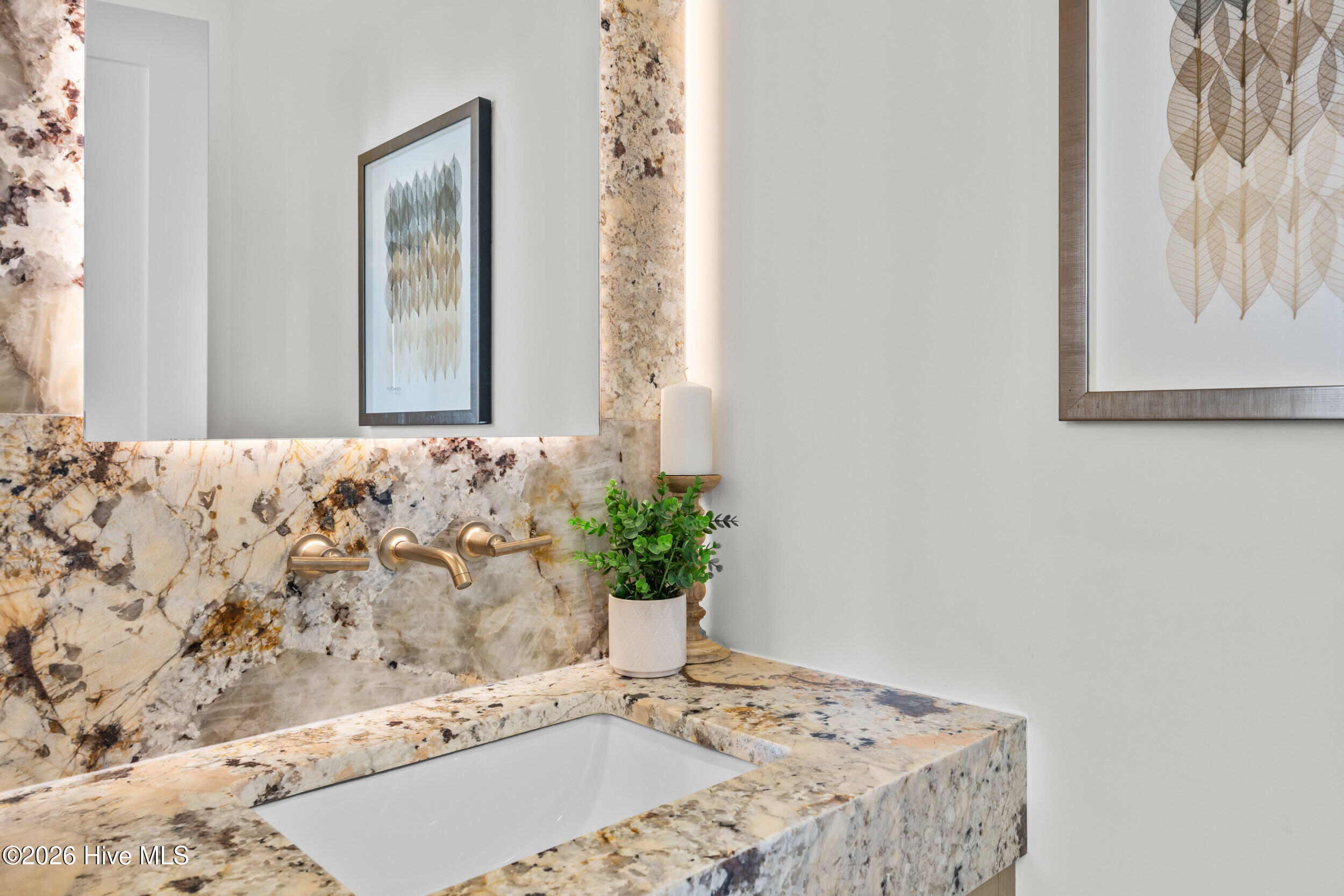 100517468 | Photo 26