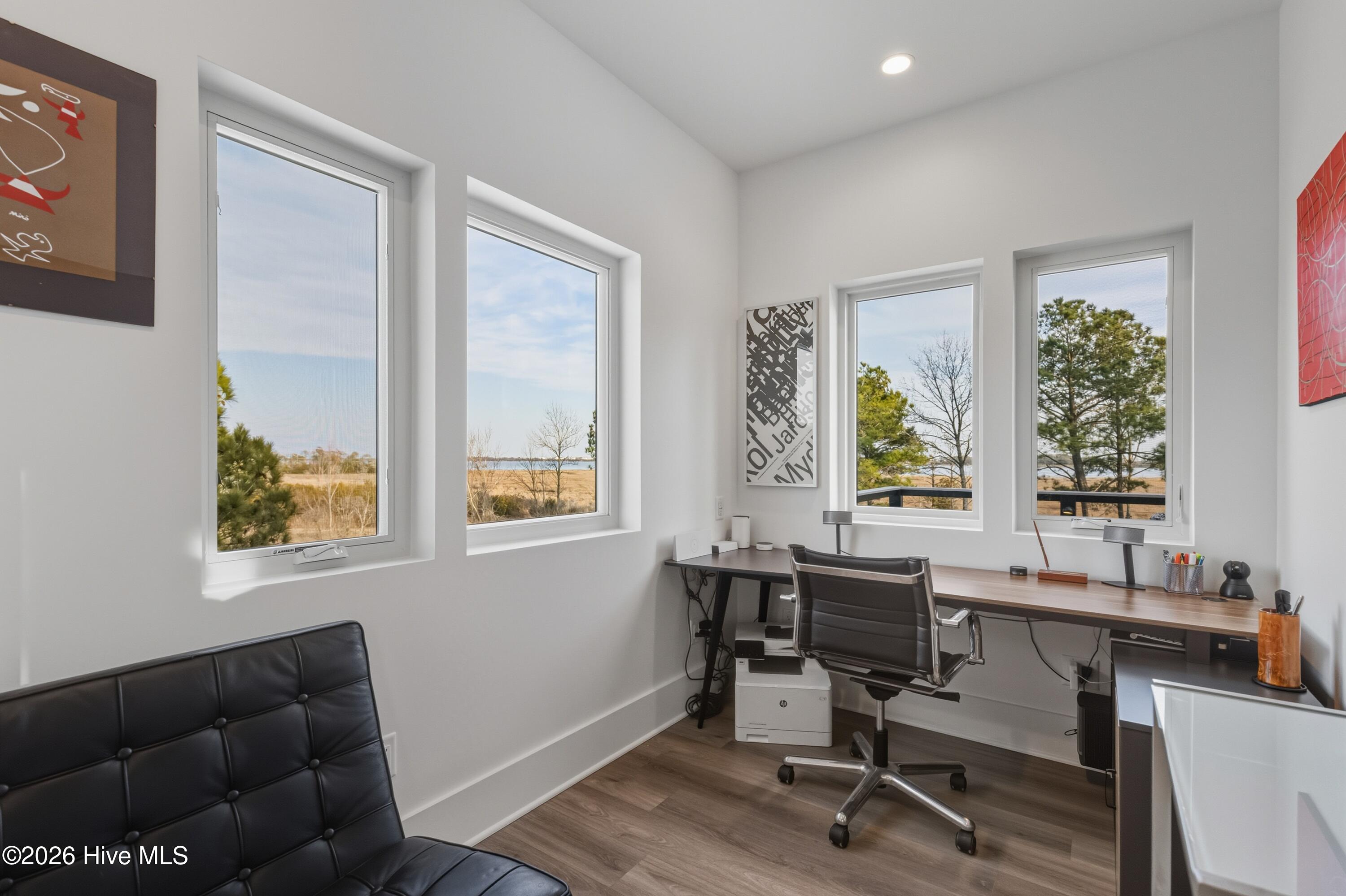 100554260 | Photo 51