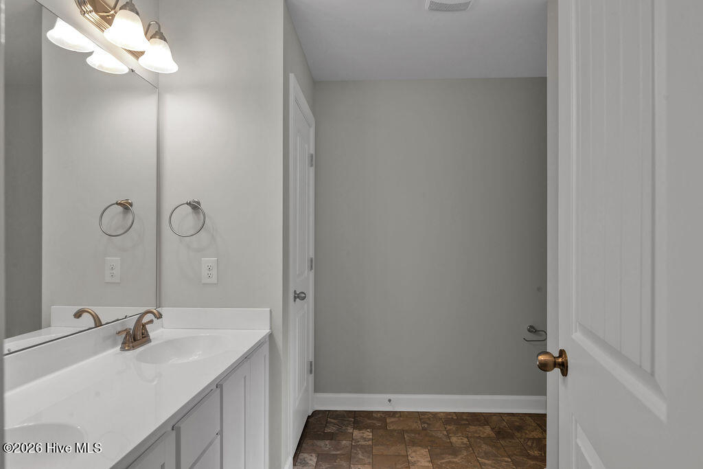 100558571 | Photo 22