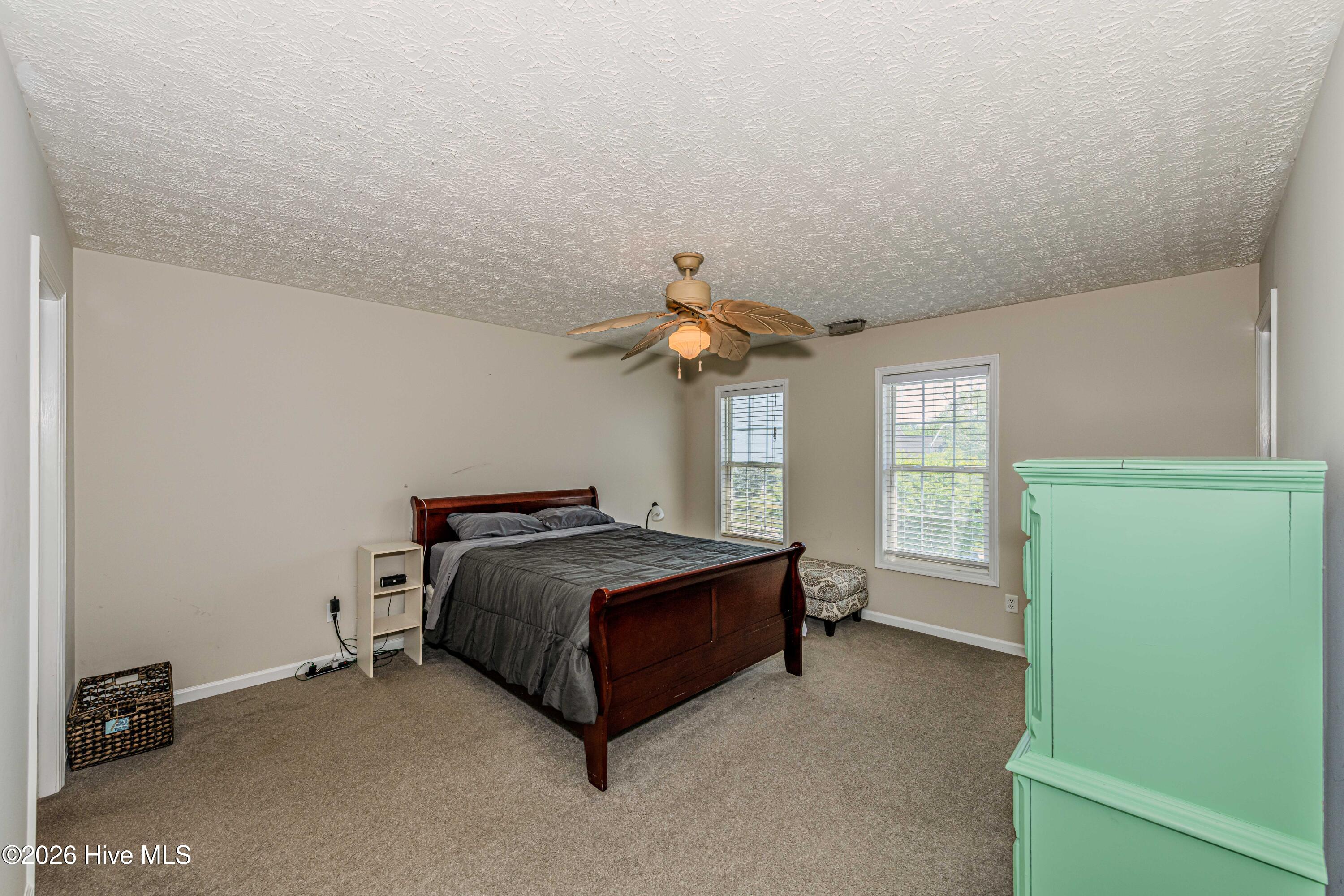 100569182 | Photo 26