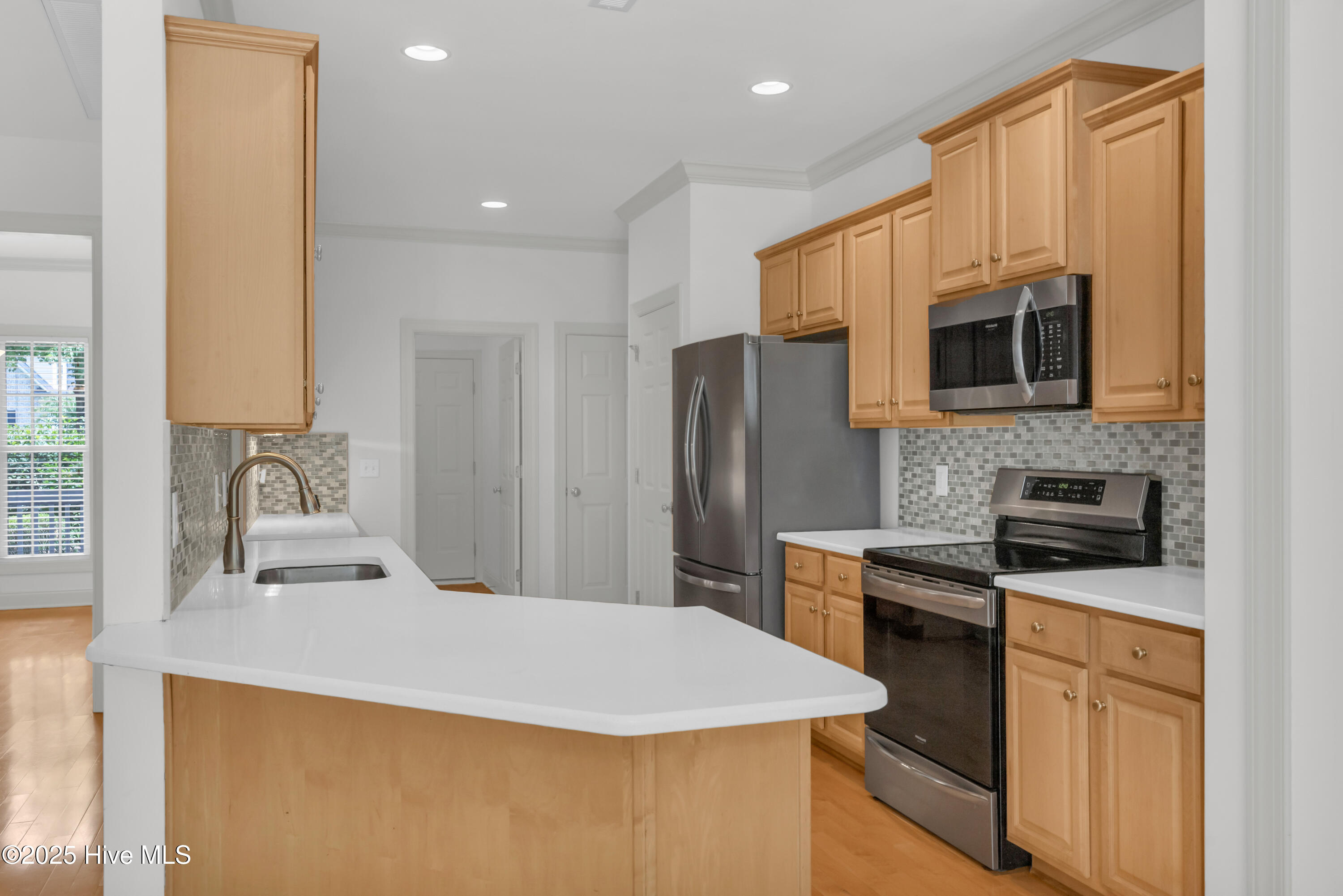 100523896 | Photo 11