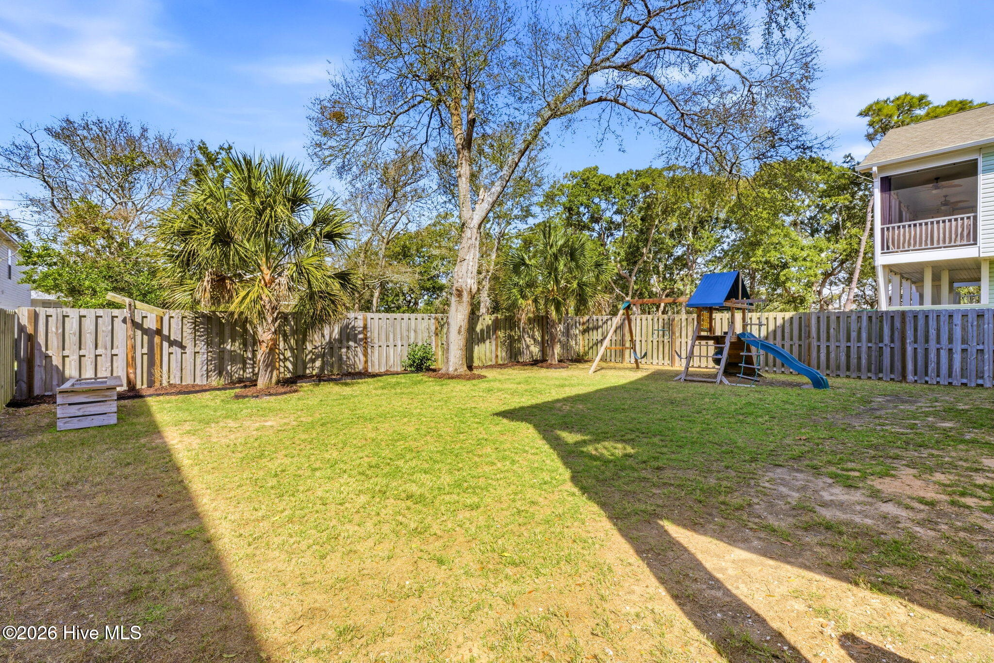 100561485 | Photo 32