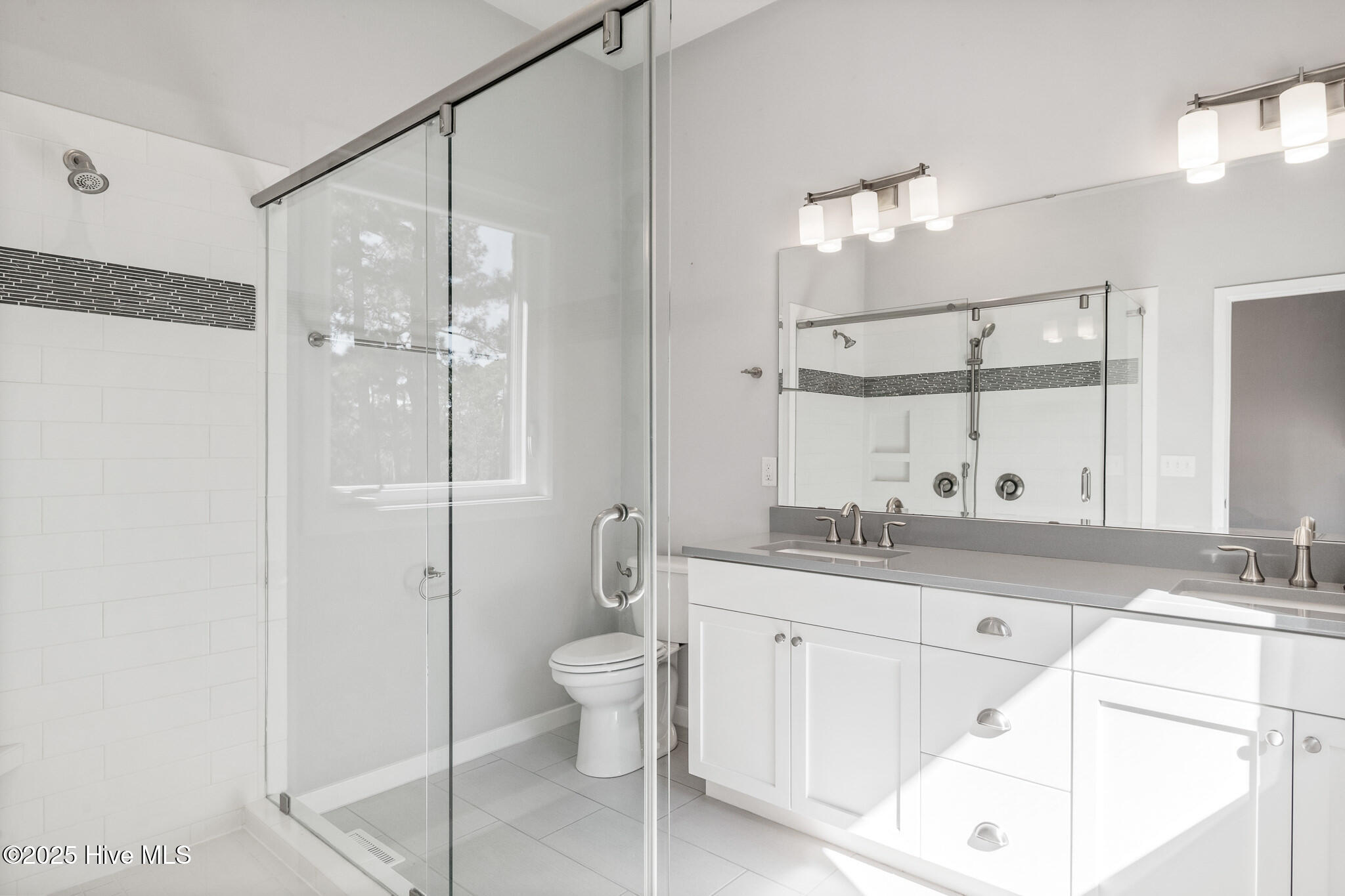 100540412 | Photo 18