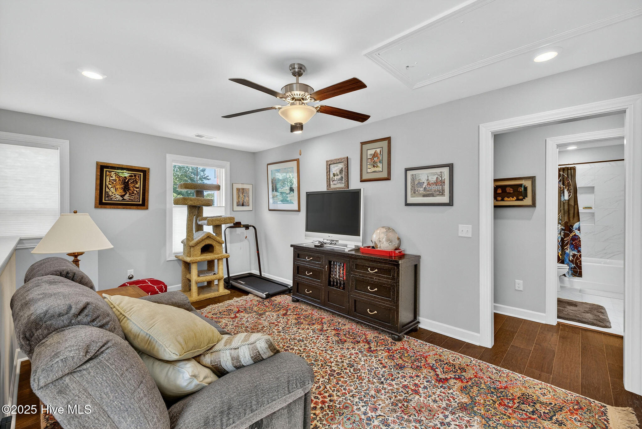 100529833 | Photo 31