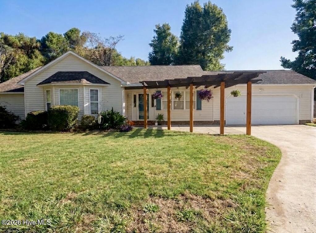 Listing photograph for 102 Donna Court, Hubert, NC 28539