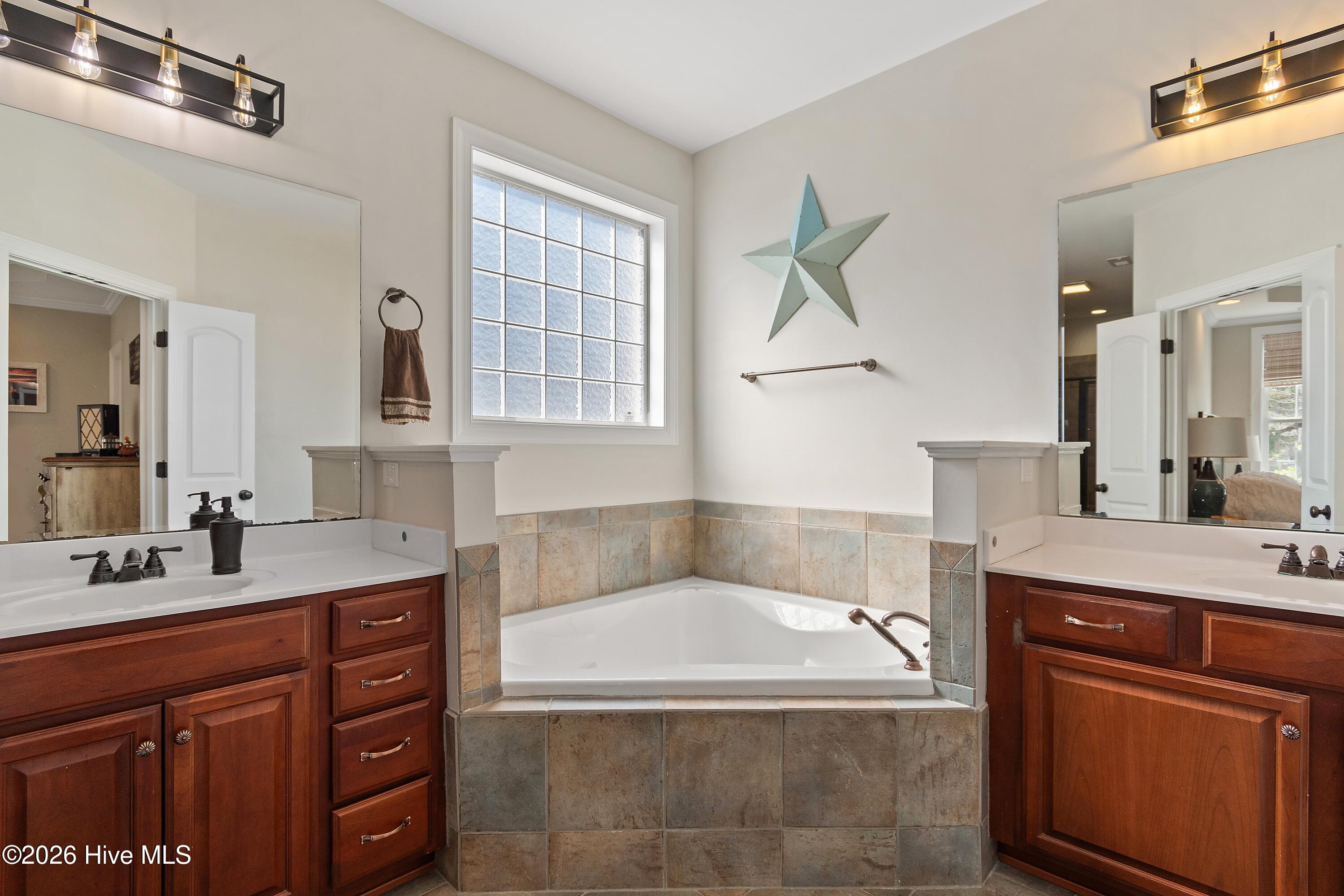 100554573 | Photo 28