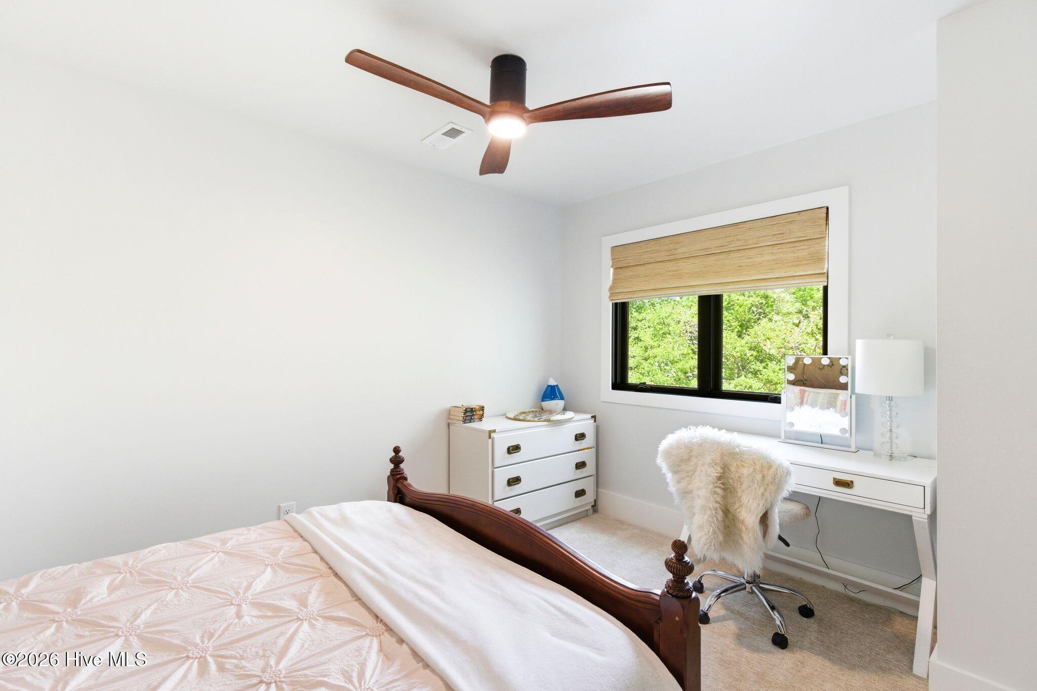 100568012 | Photo 68