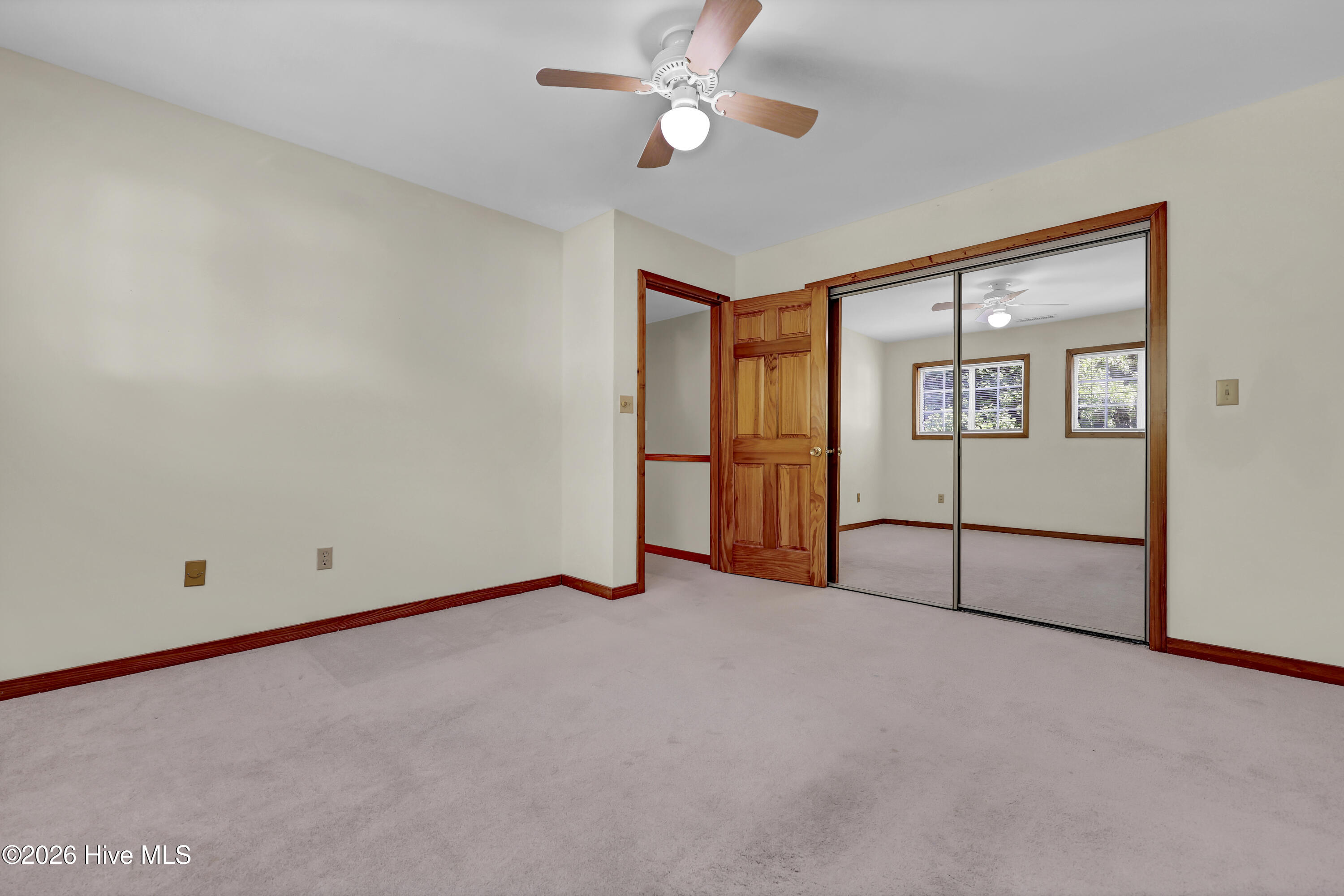 100568630 | Photo 21