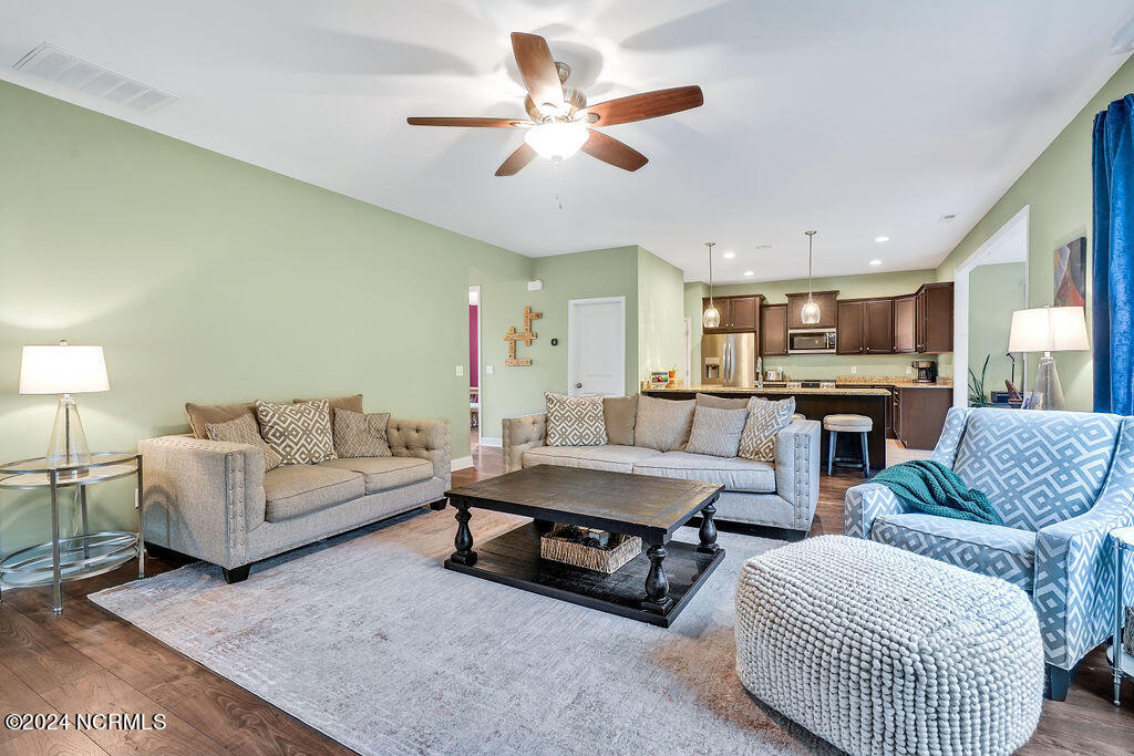 100565738 | Photo 11