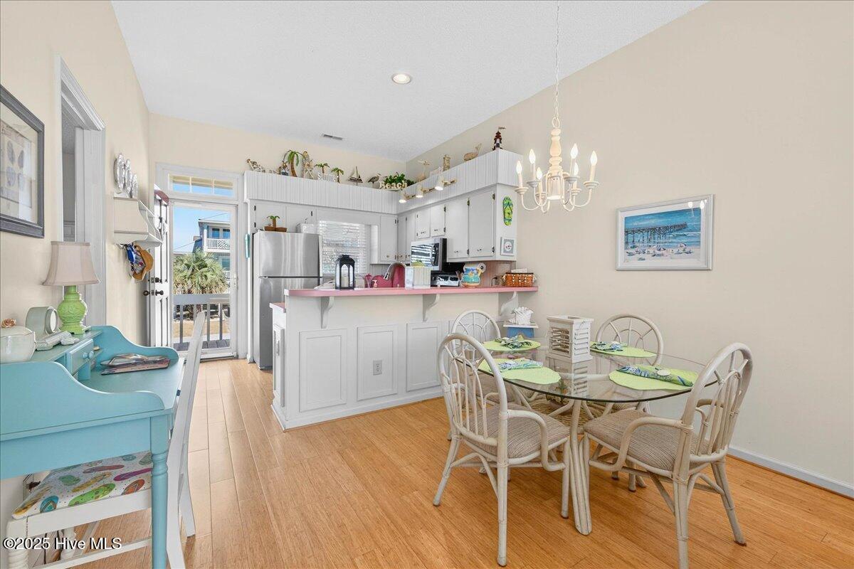 100532821 | Photo 18